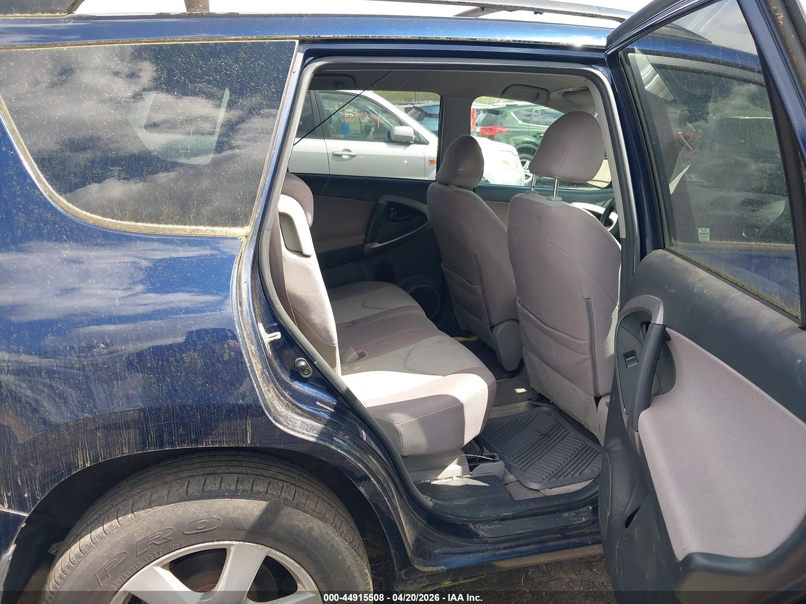TOYOTA RAV4 image 8