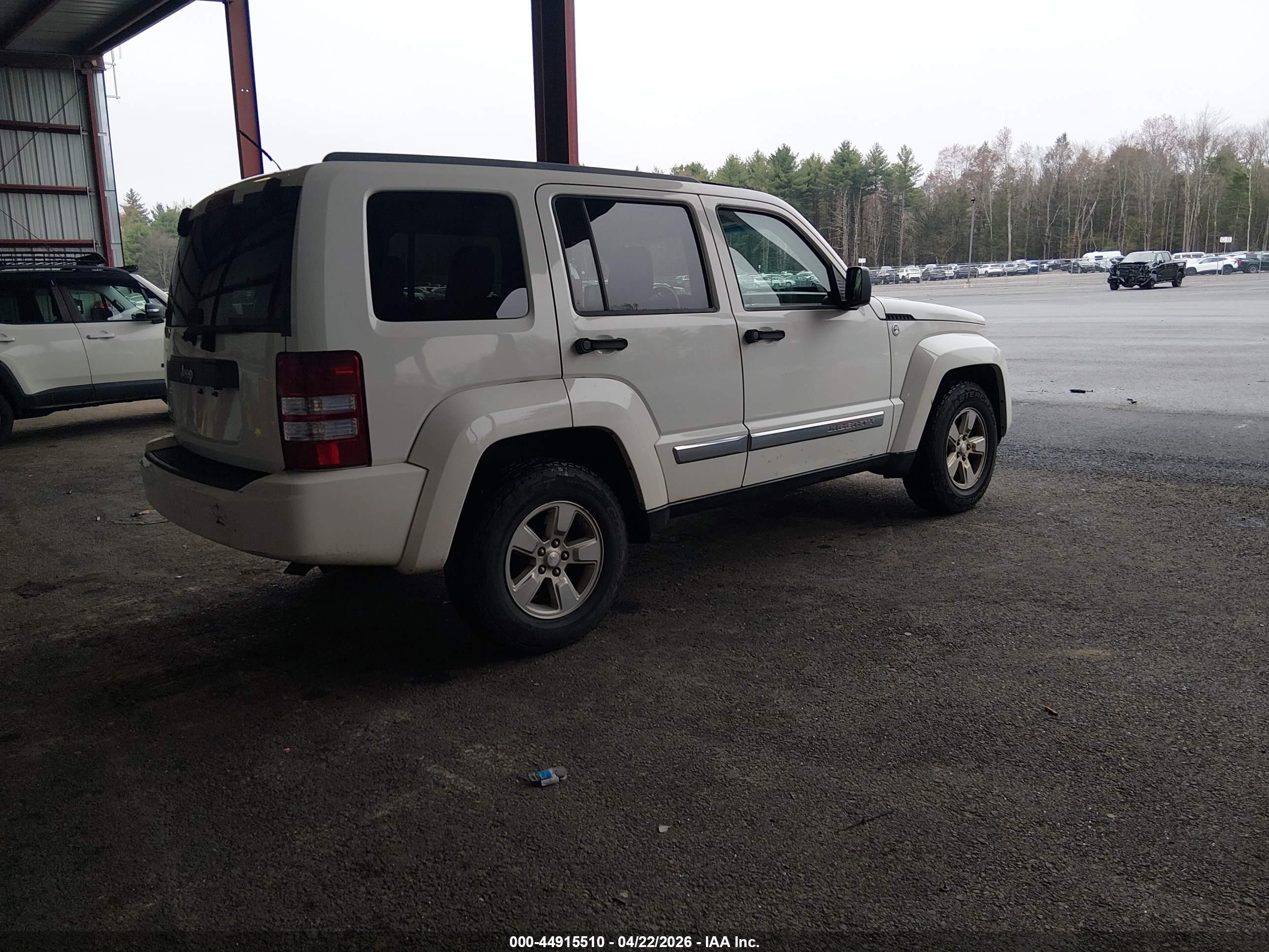 JEEP LIBERTY image 4
