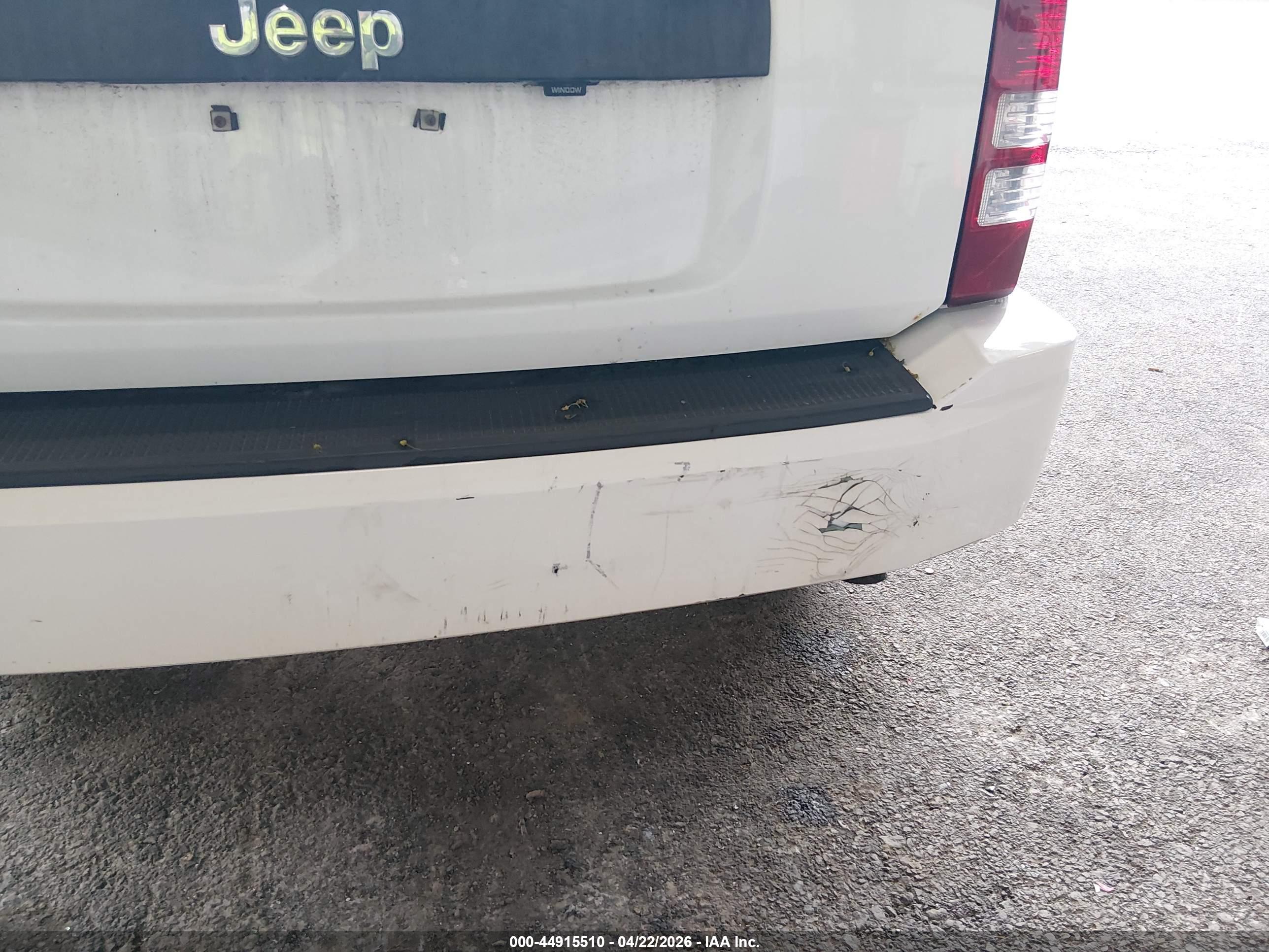 JEEP LIBERTY image 6