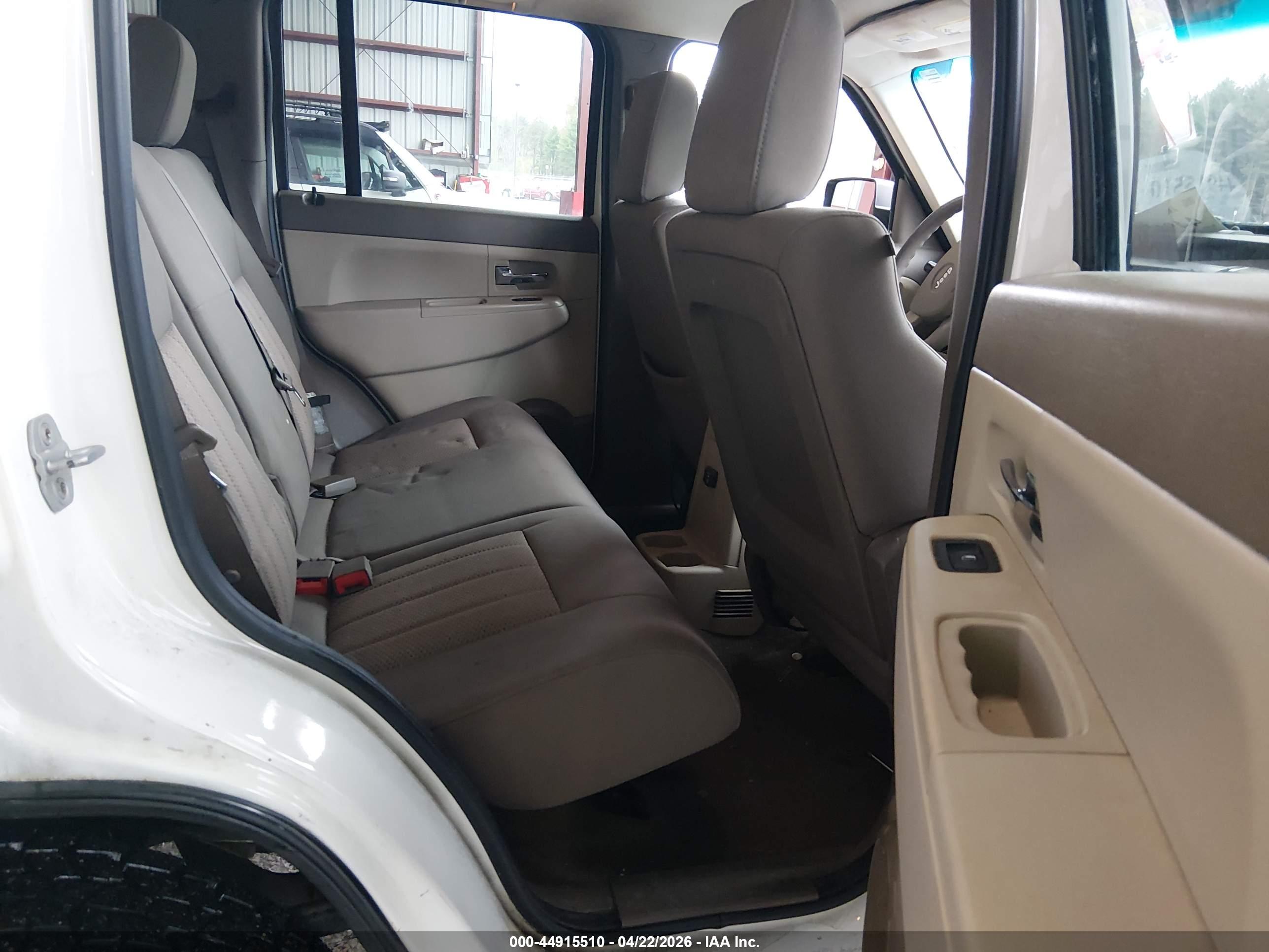 JEEP LIBERTY image 8