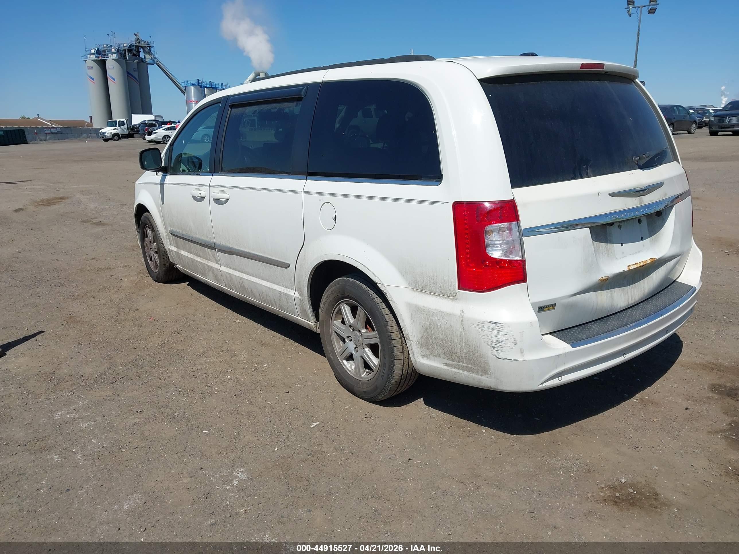 CHRYSLER TOWN image 3