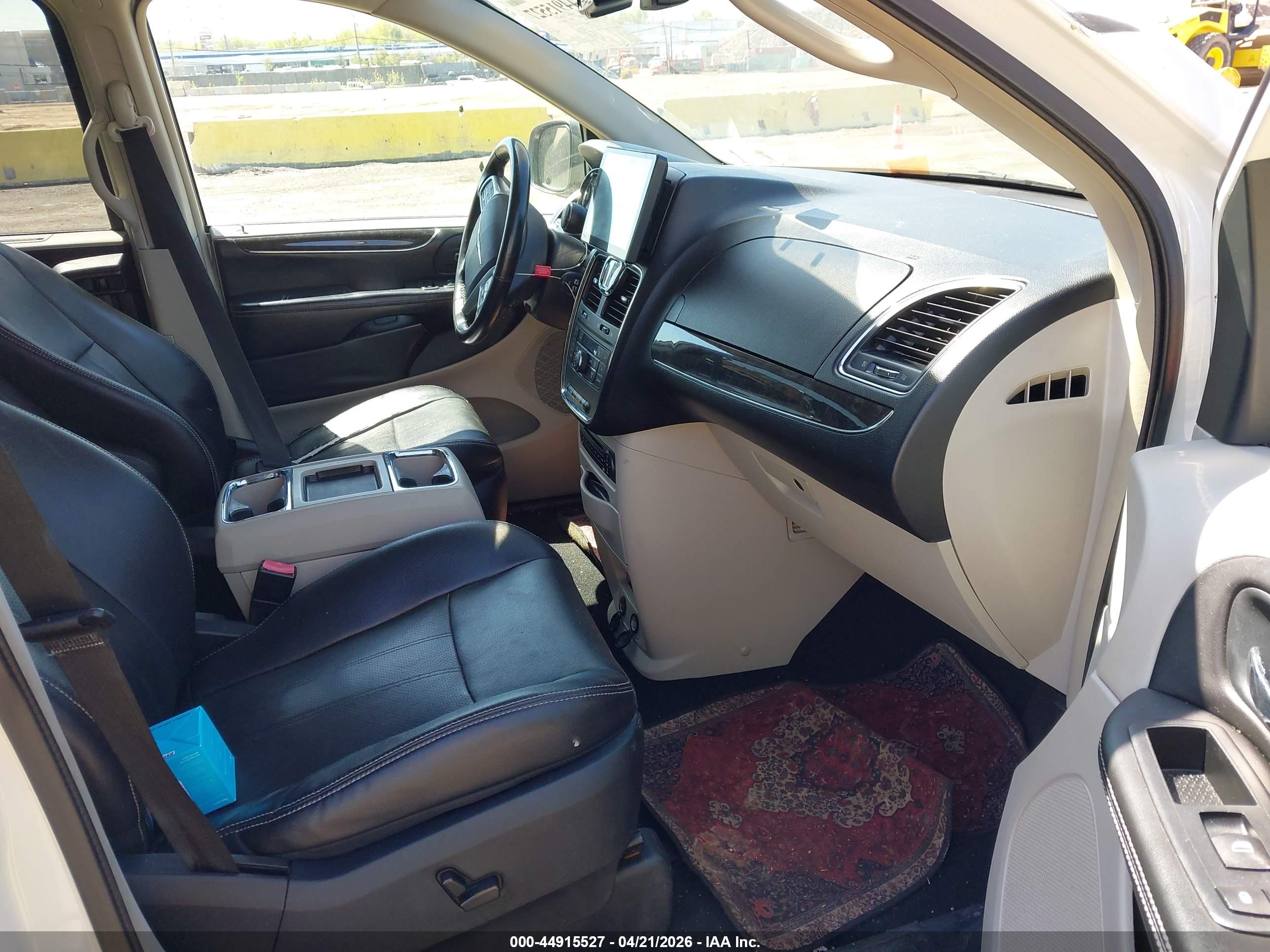 CHRYSLER TOWN image 5