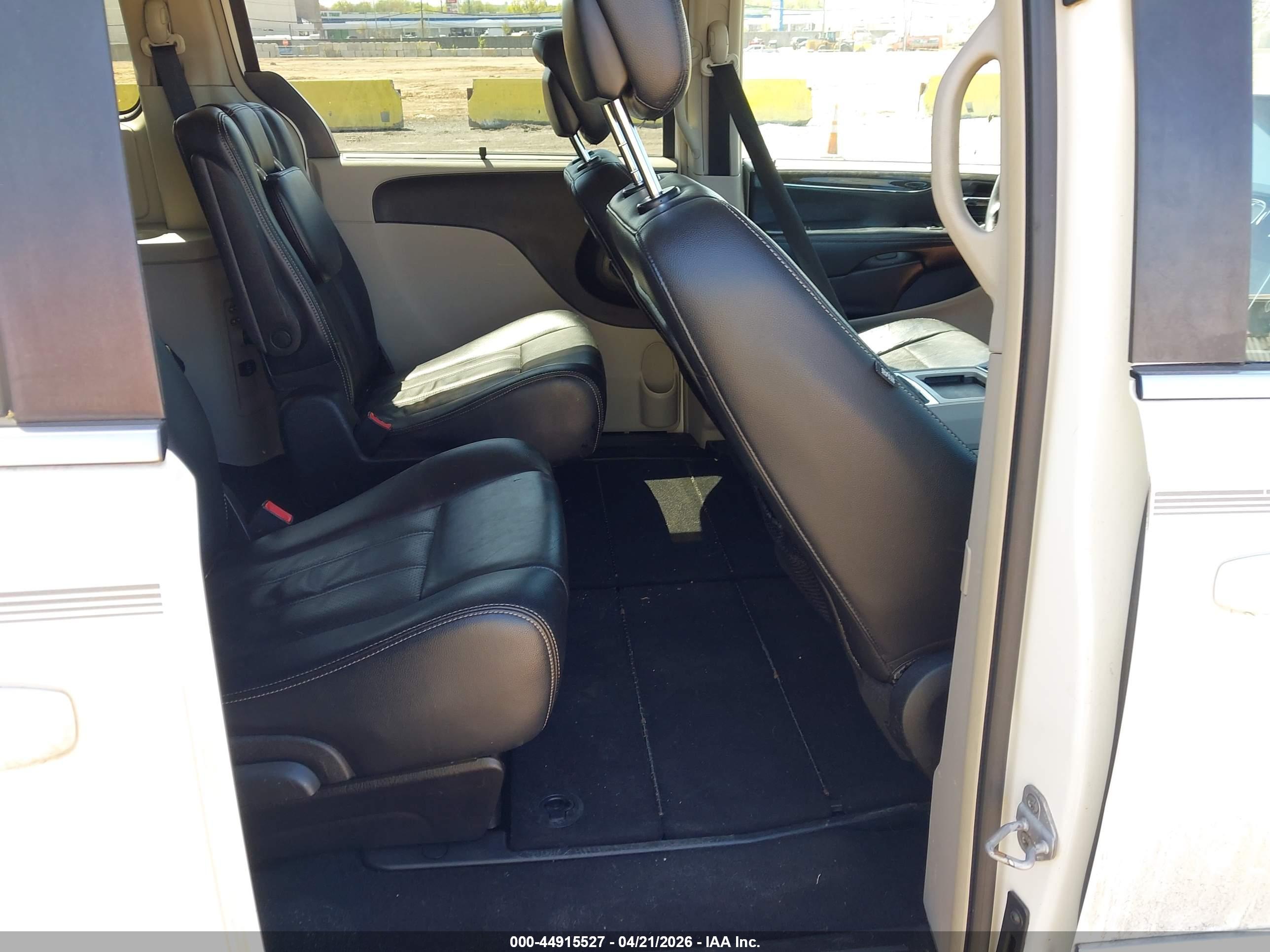 CHRYSLER TOWN image 8