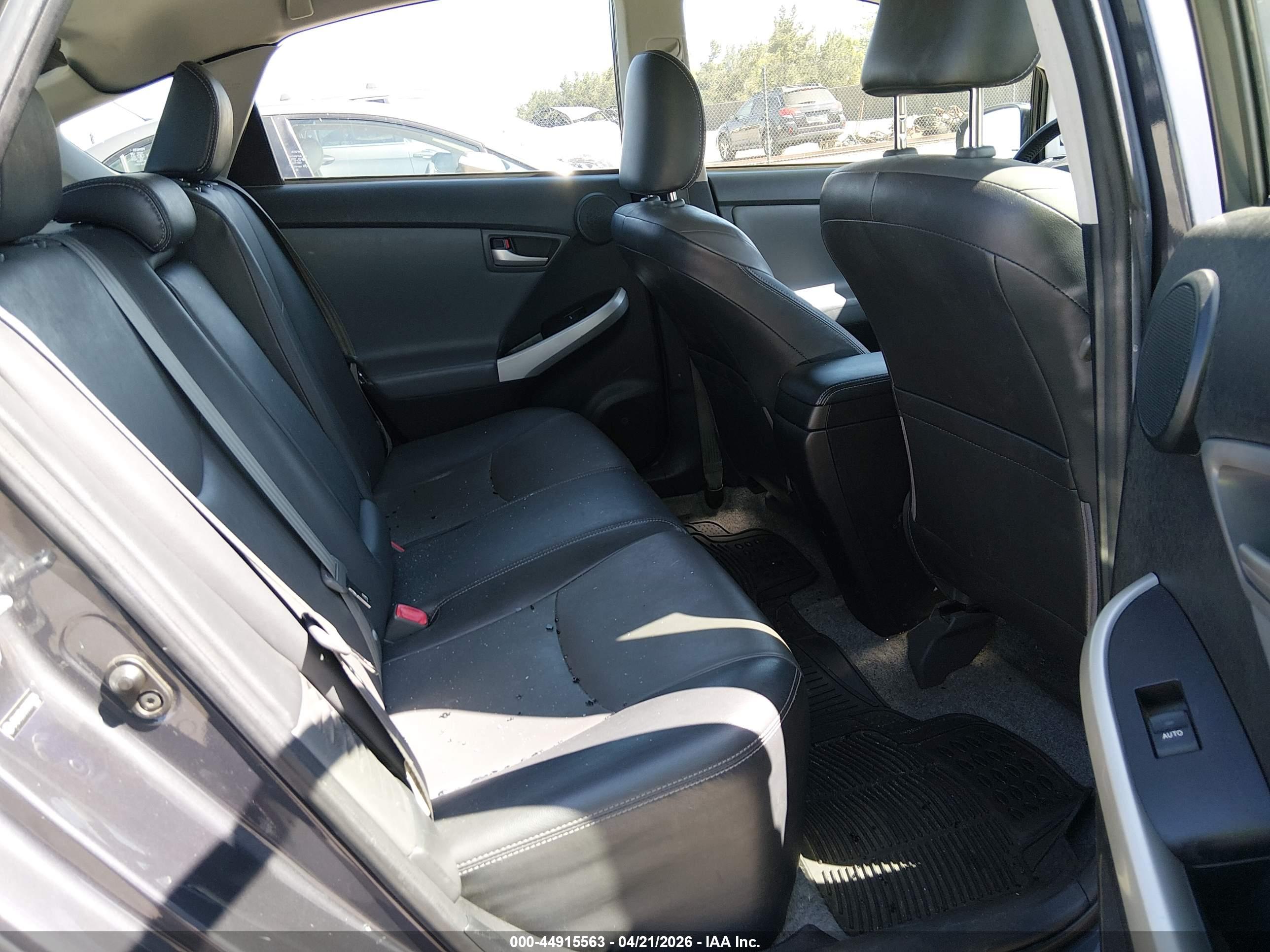 TOYOTA PRIUS image 8