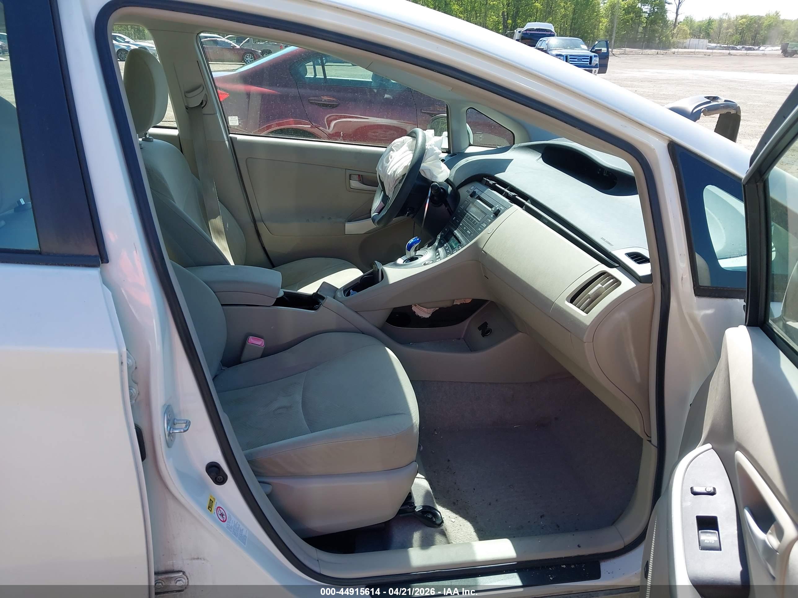 TOYOTA PRIUS image 5