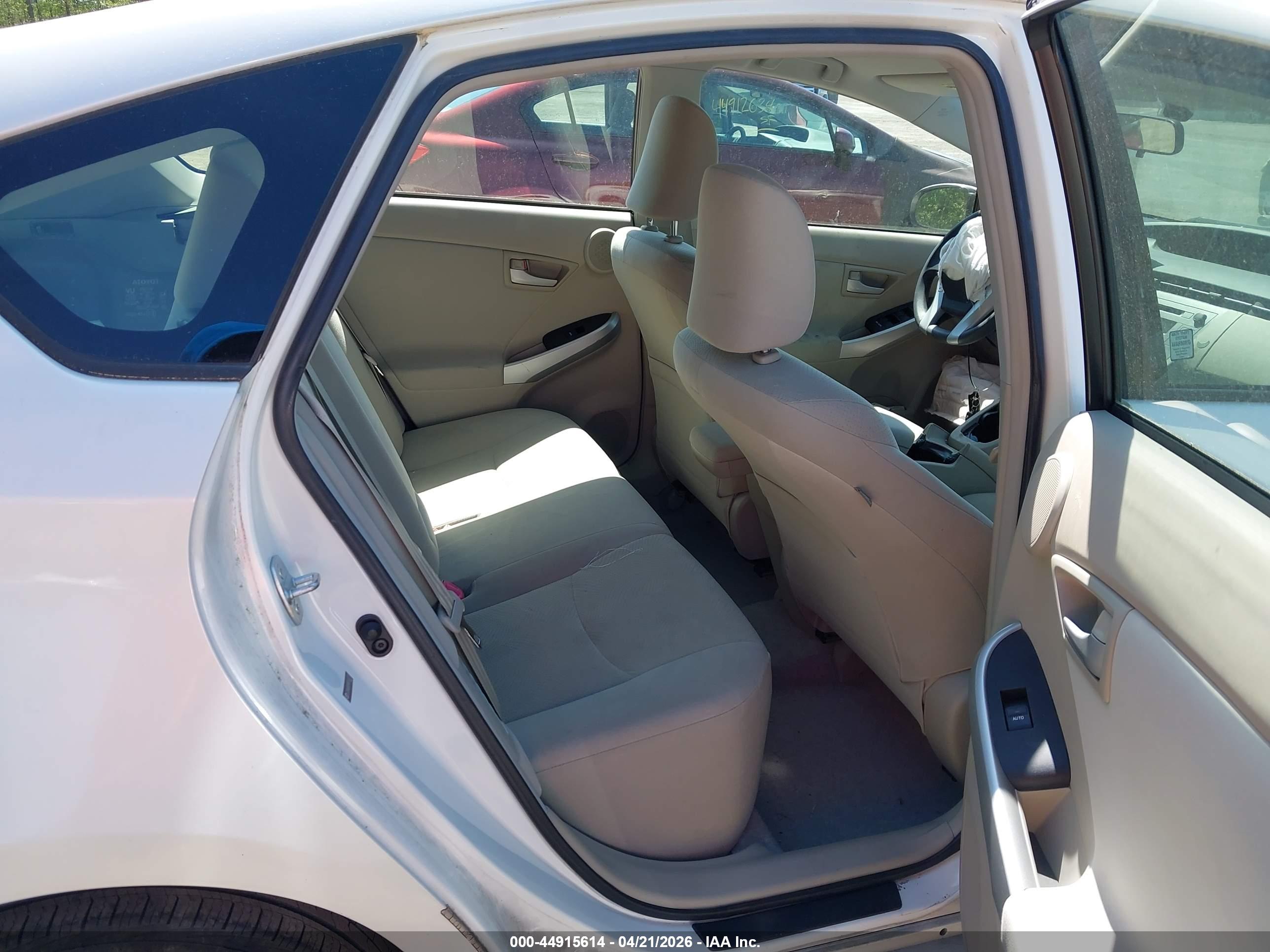 TOYOTA PRIUS image 8
