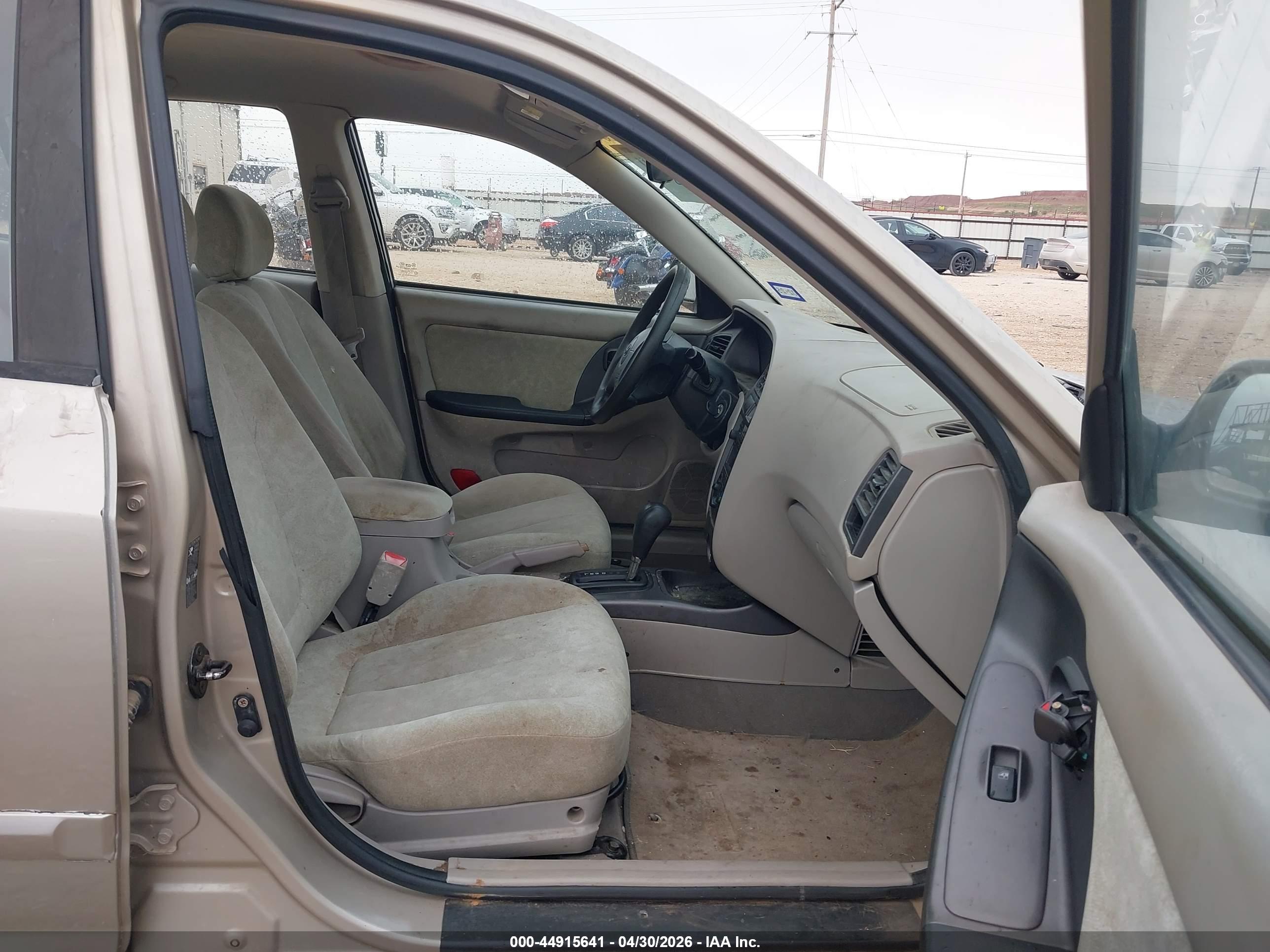 HYUNDAI ELANTRA image 5