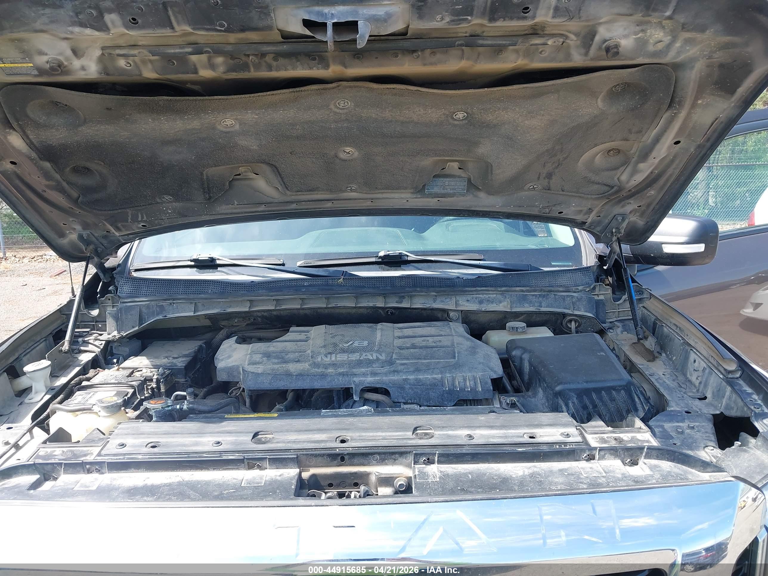 NISSAN TITAN image 10