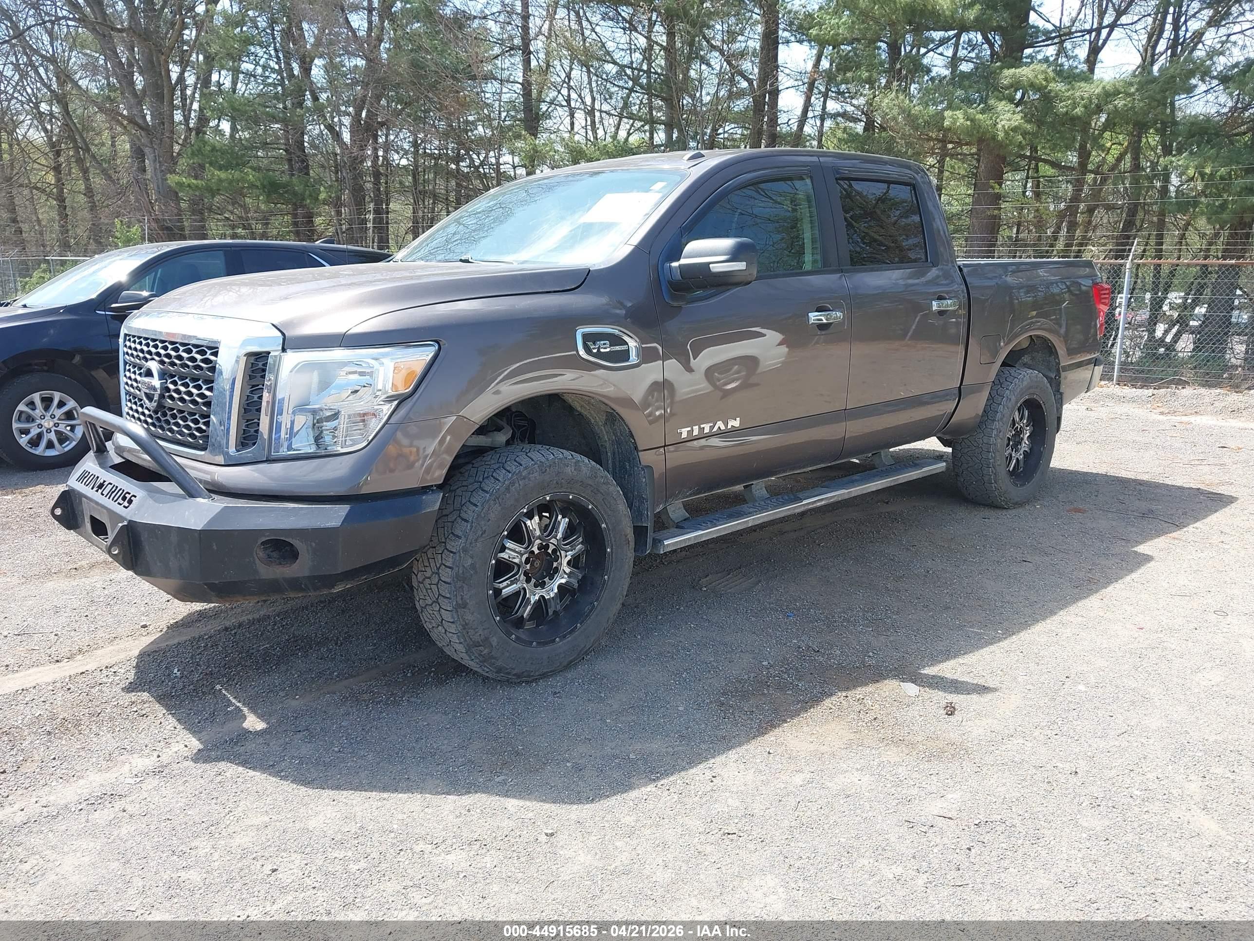 NISSAN TITAN image 2