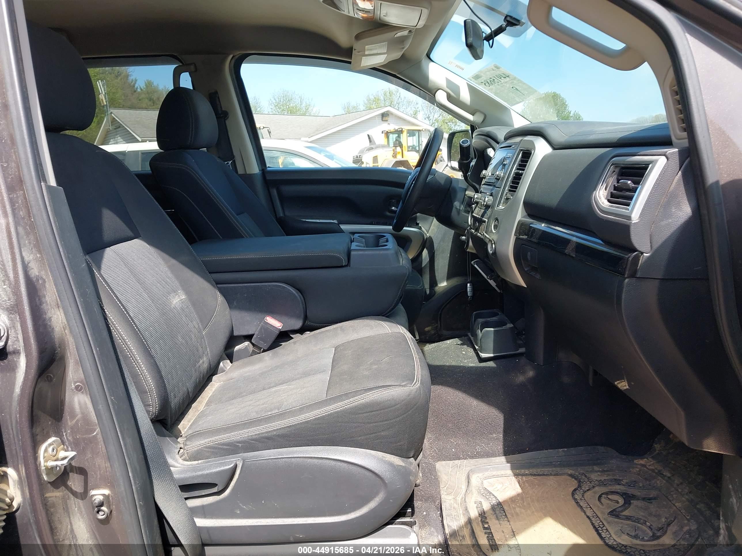 NISSAN TITAN image 5