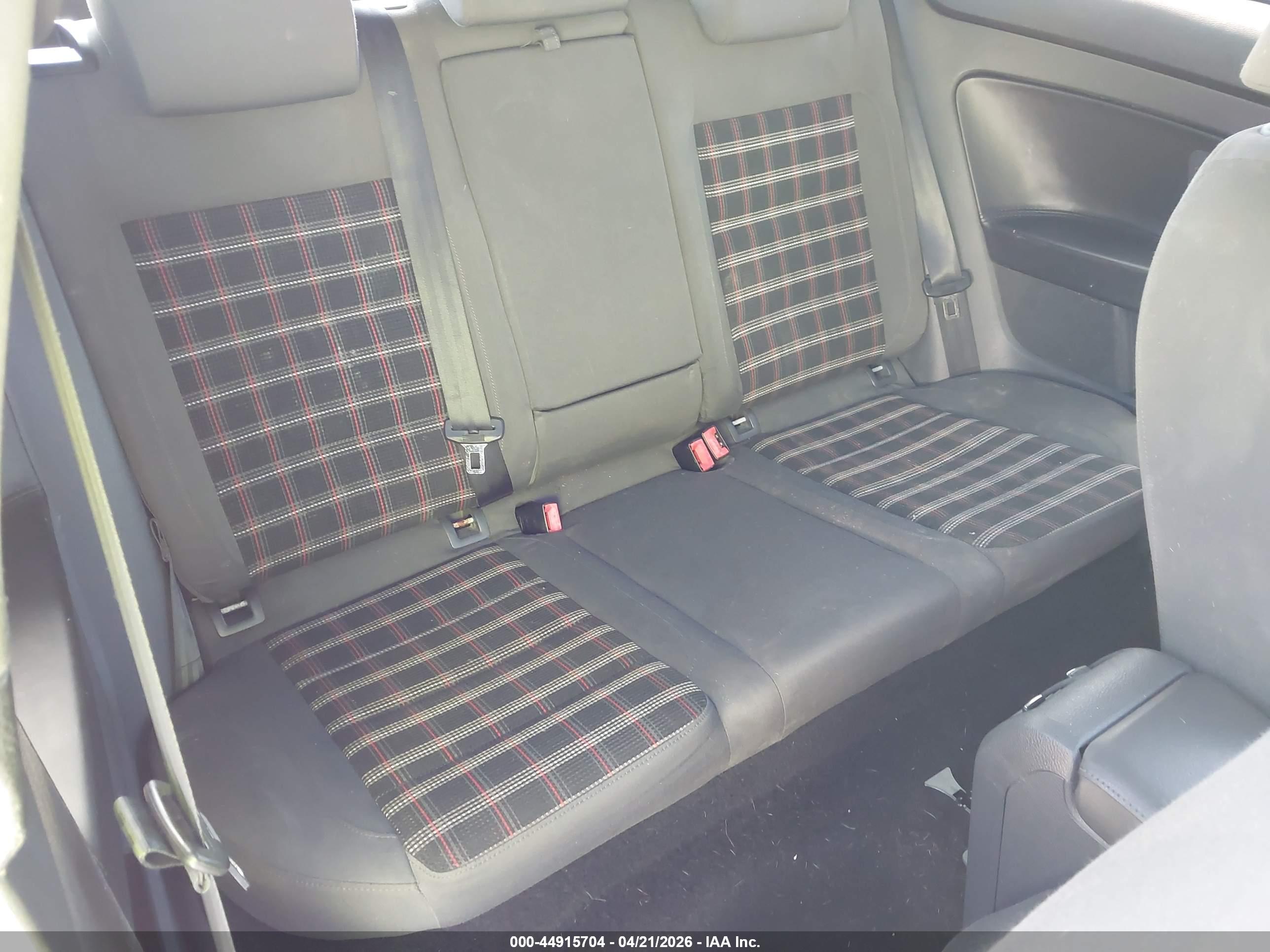 VOLKSWAGEN GTI image 8