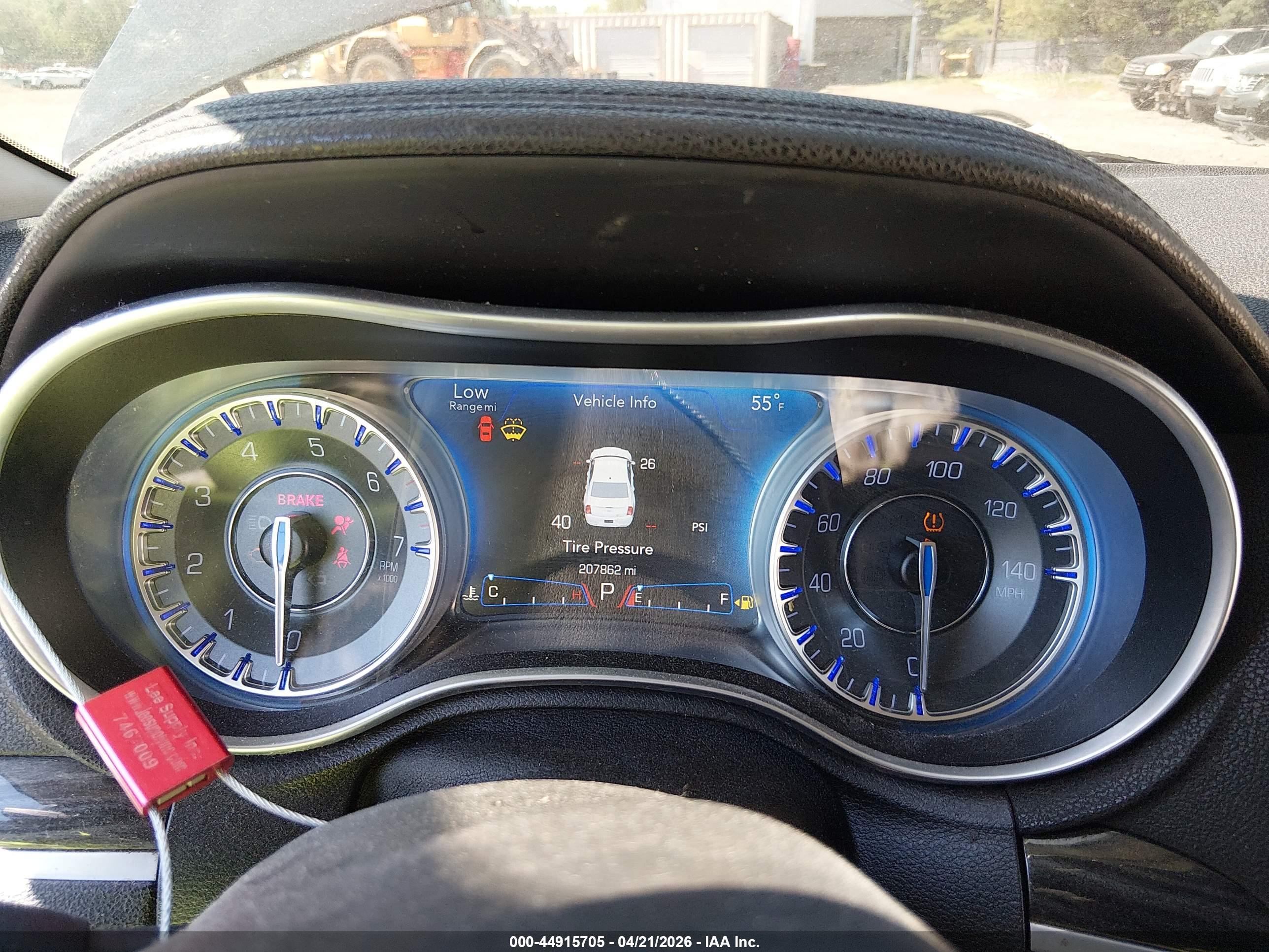 CHRYSLER 300 image 7