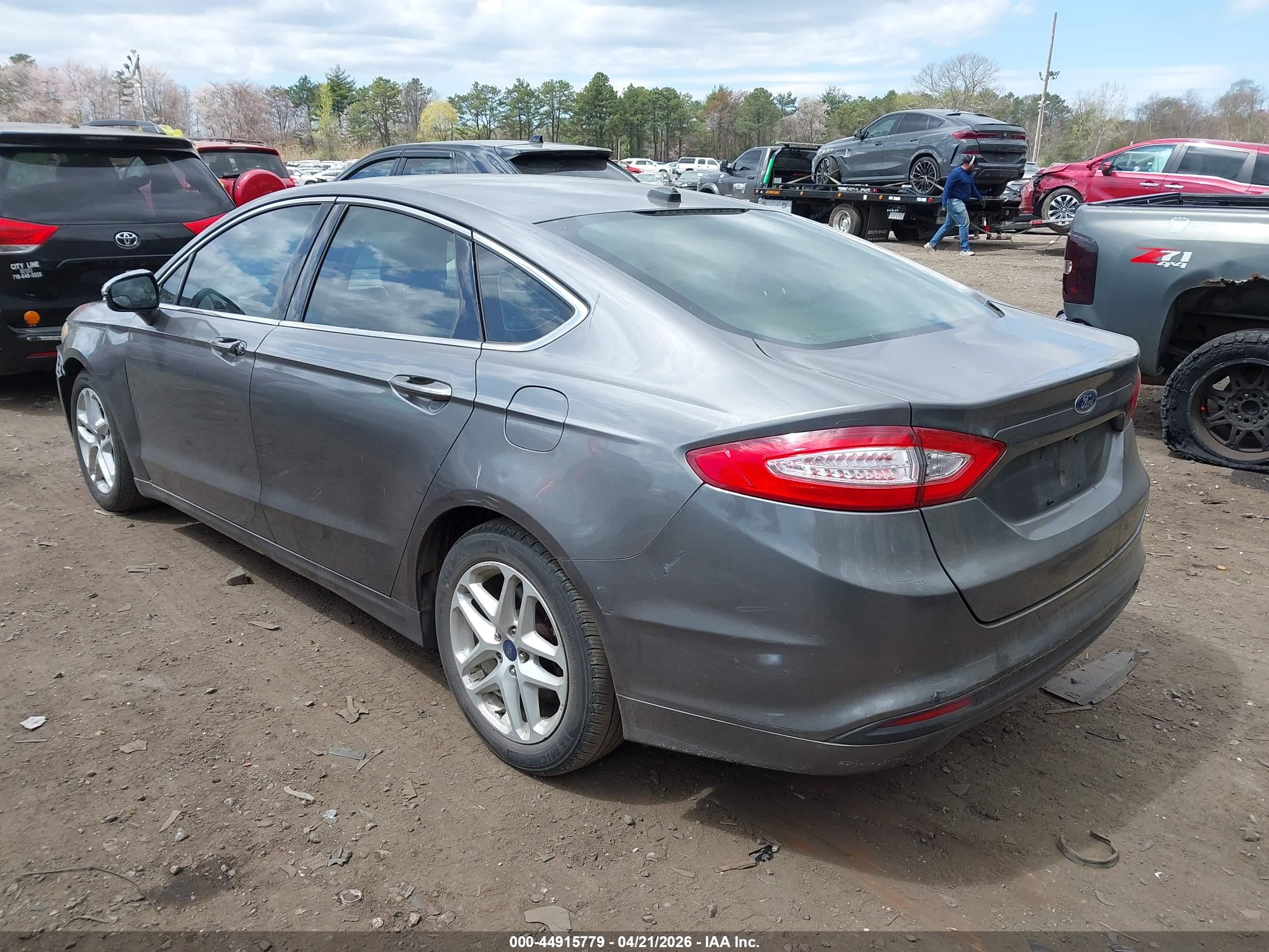 FORD FUSION image 3