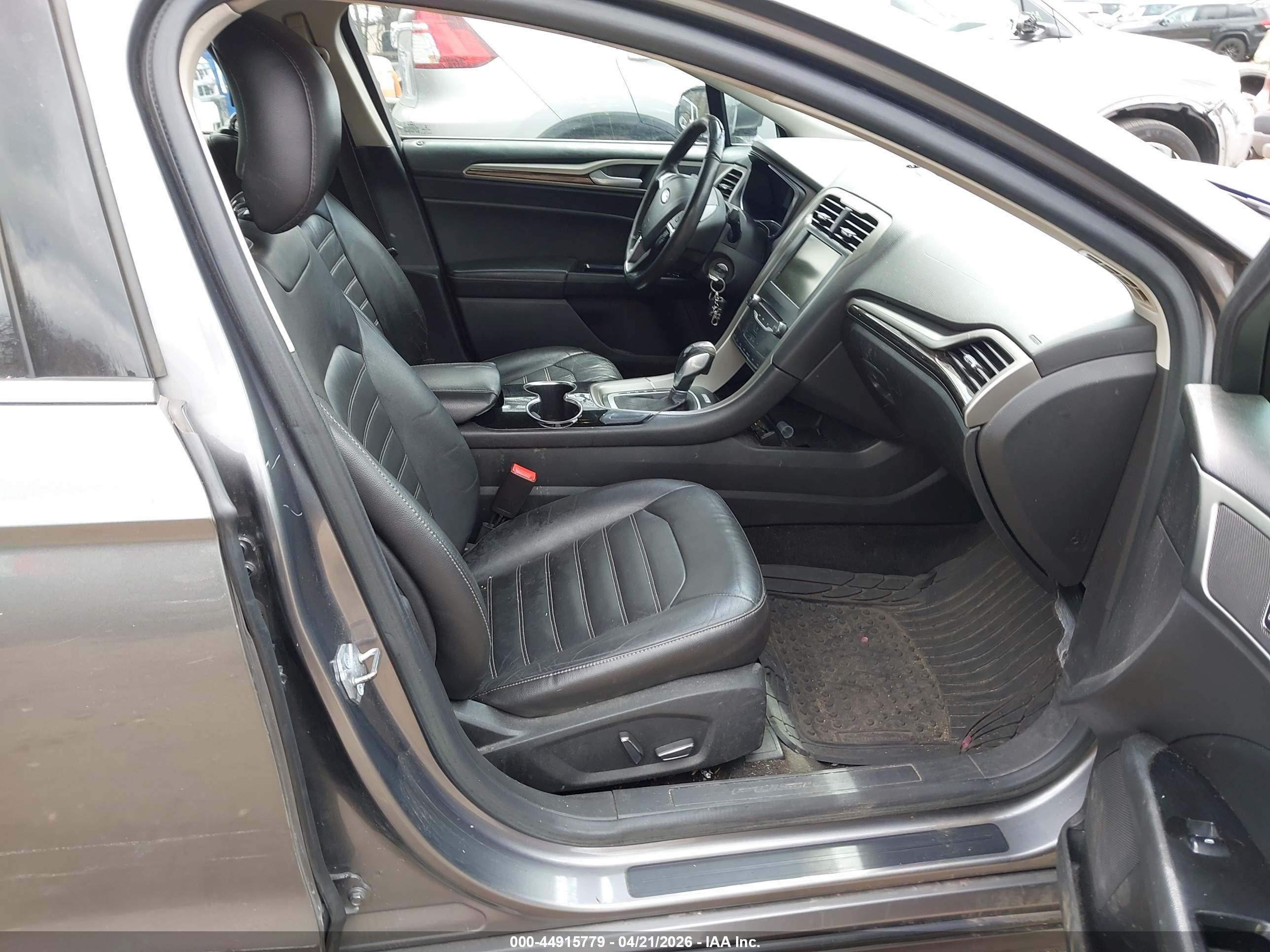 FORD FUSION image 5