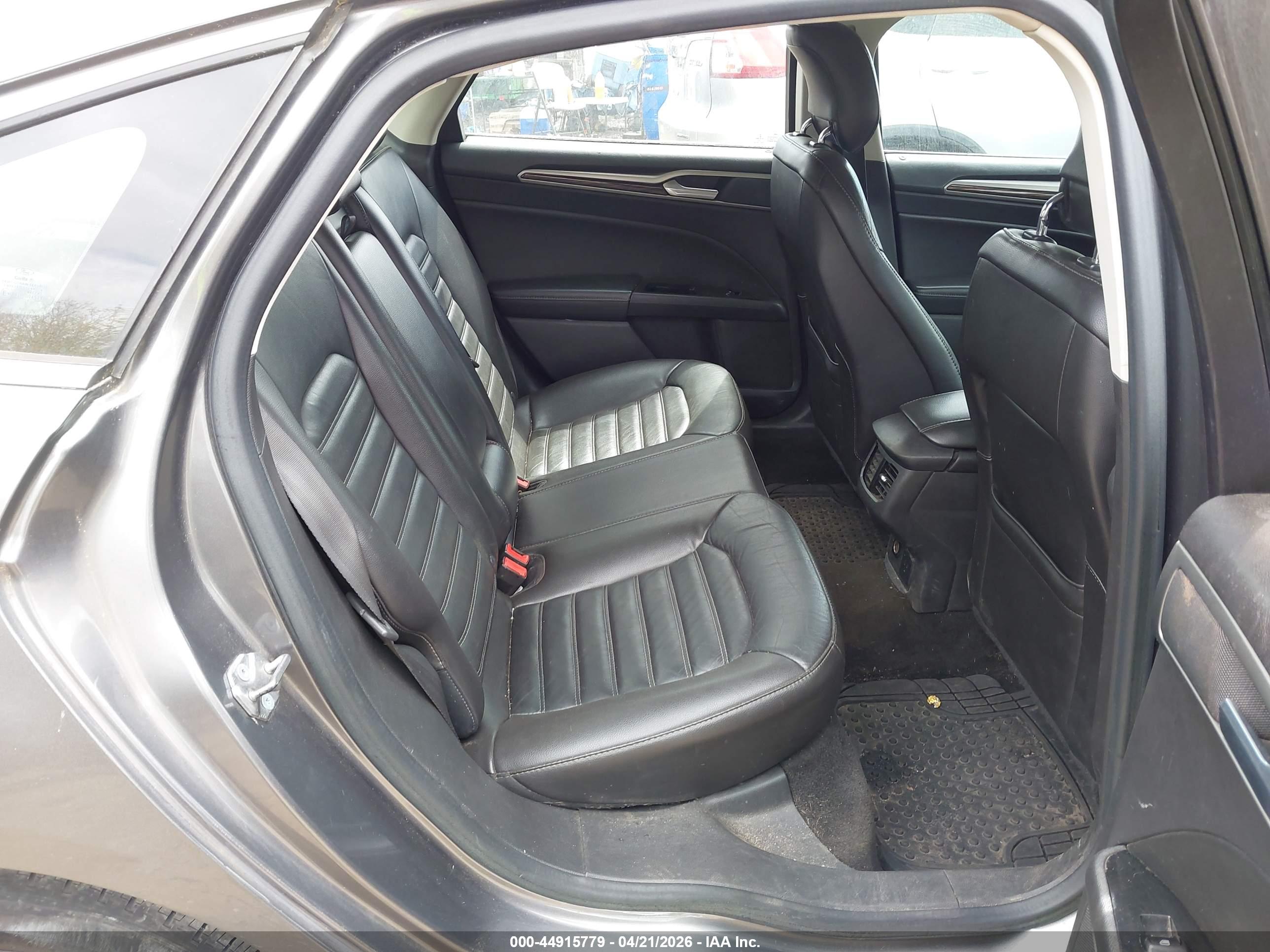FORD FUSION image 8