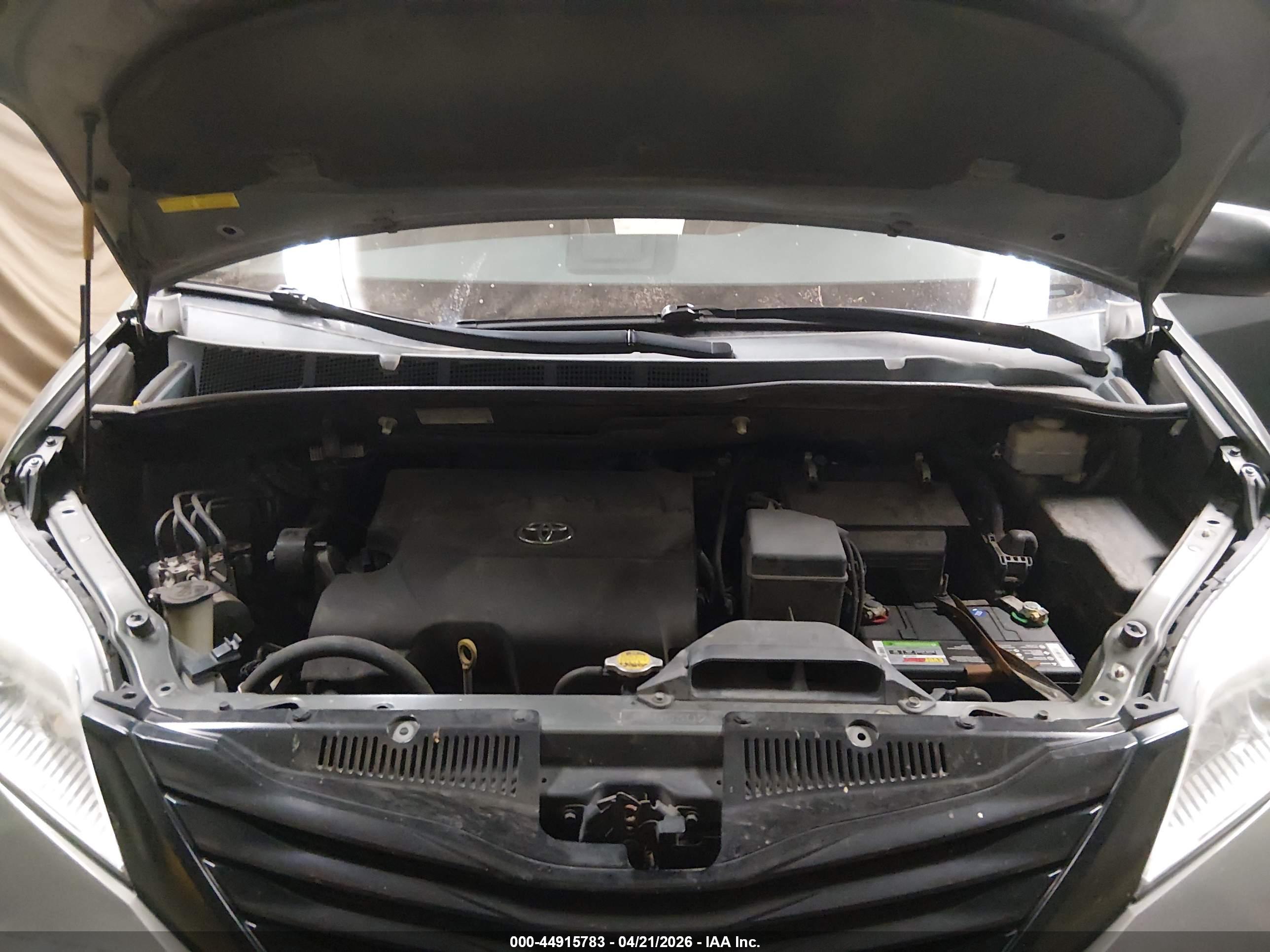 TOYOTA SIENNA image 10
