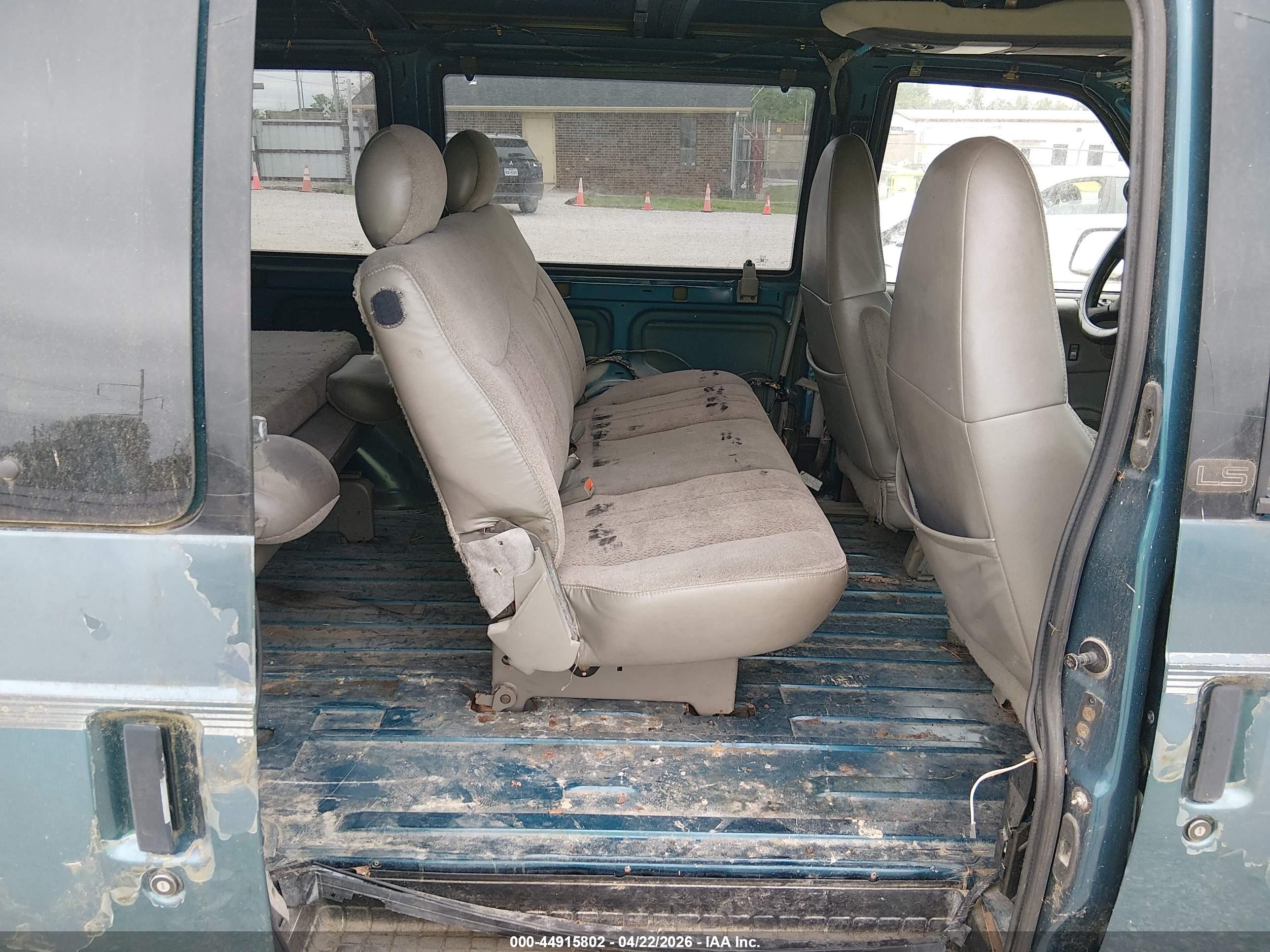 CHEVROLET ASTRO image 8