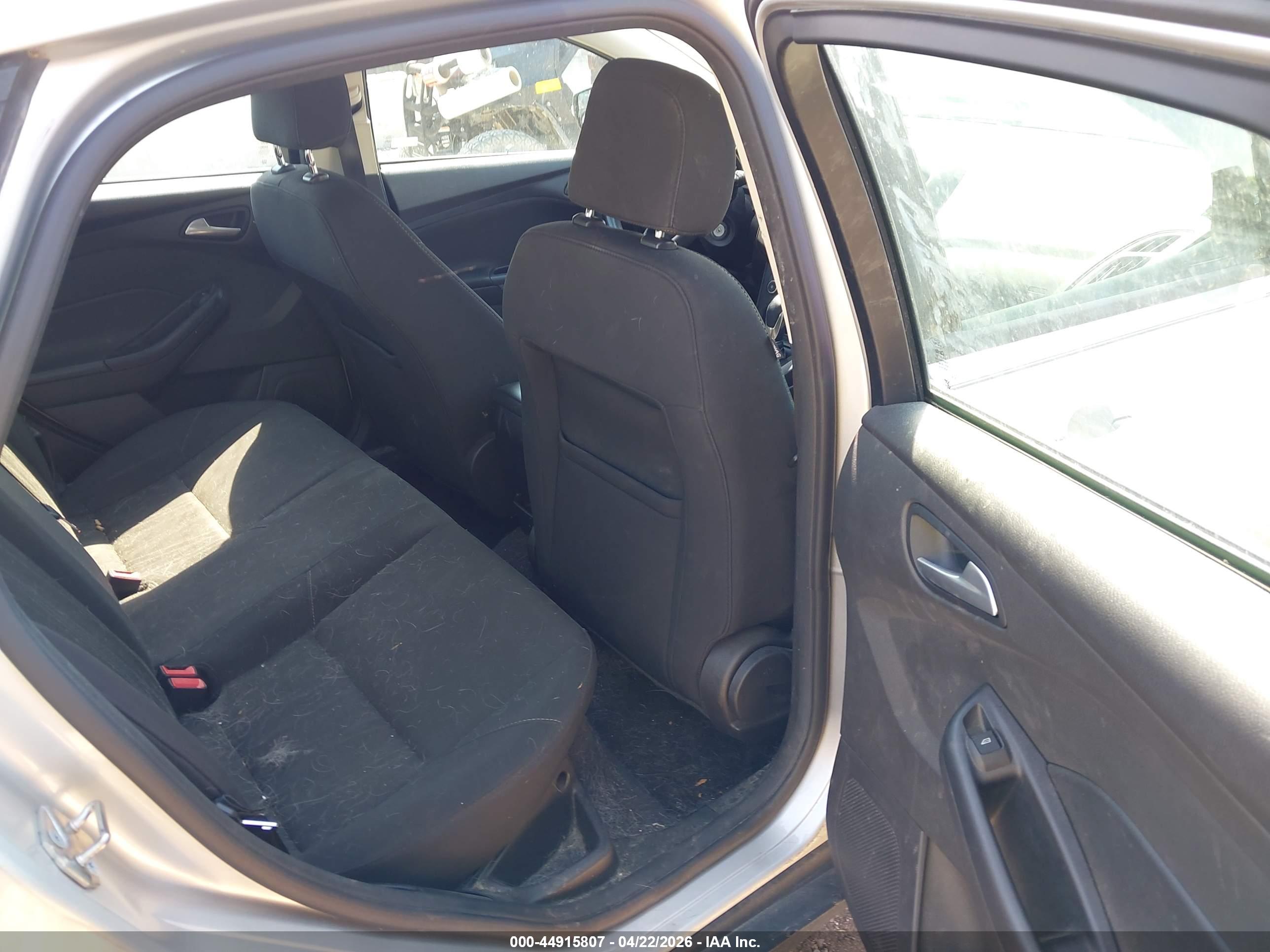FORD FOCUS image 8