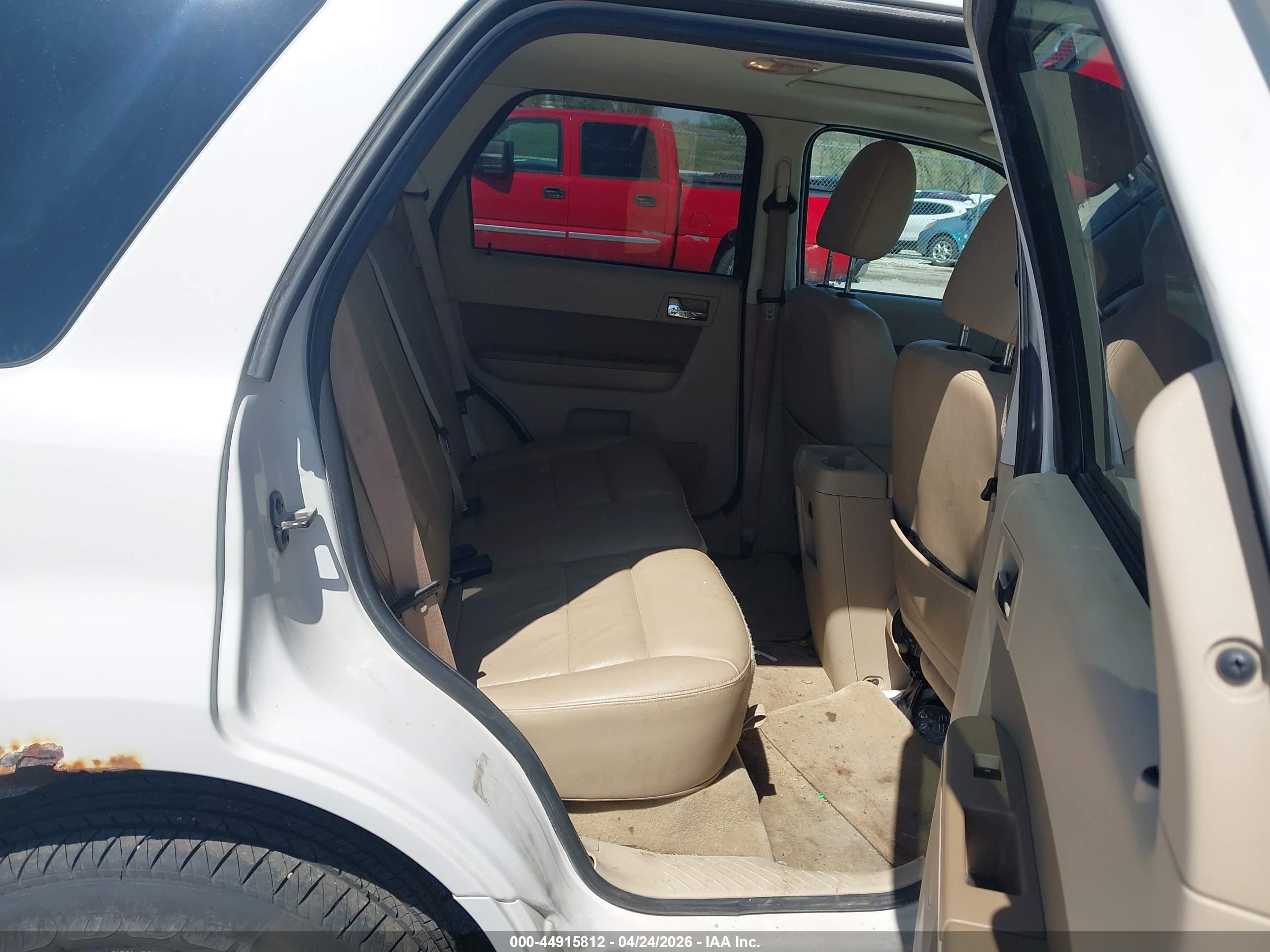 FORD ESCAPE image 8