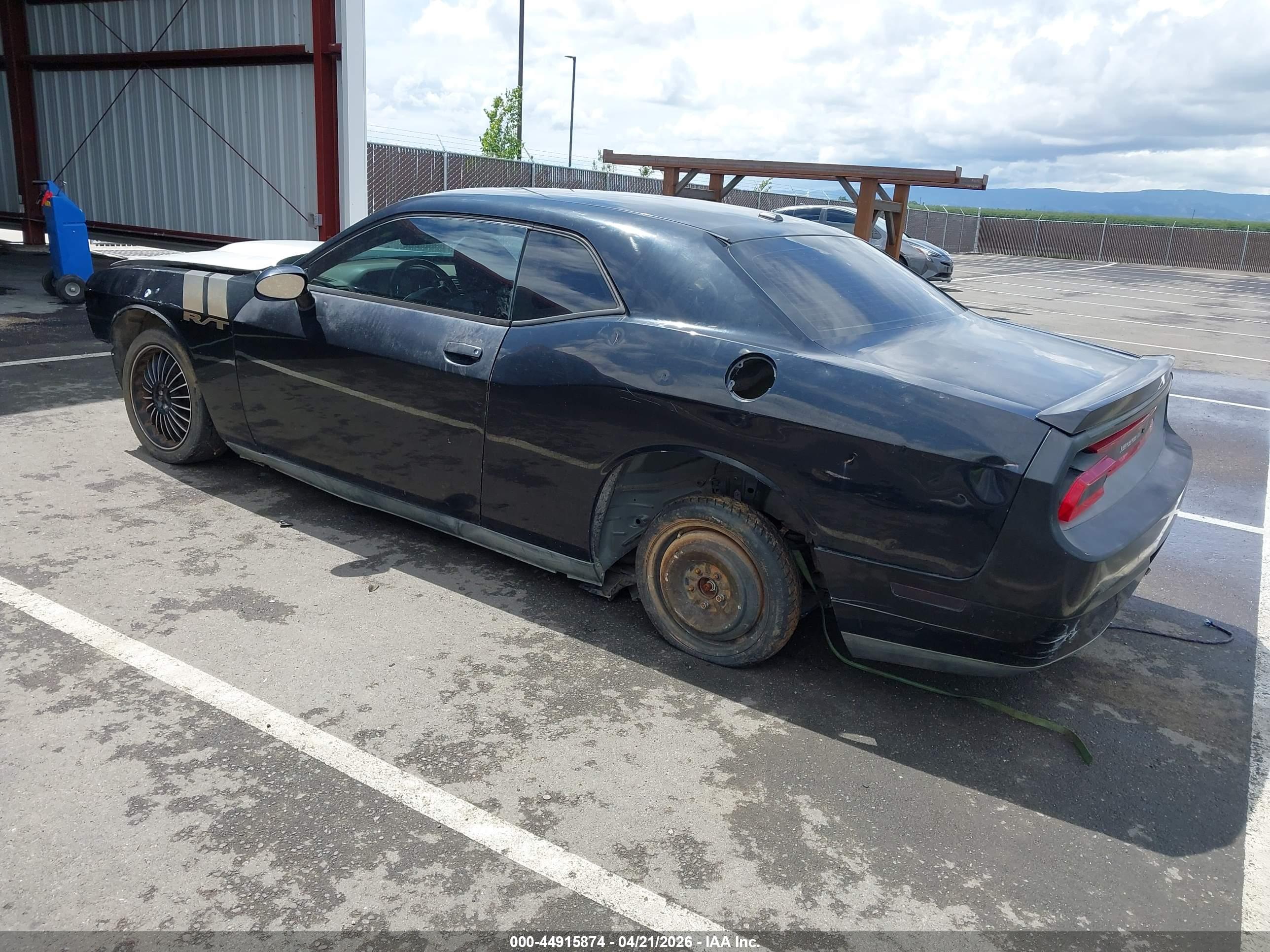 DODGE CHALLENGER image 3