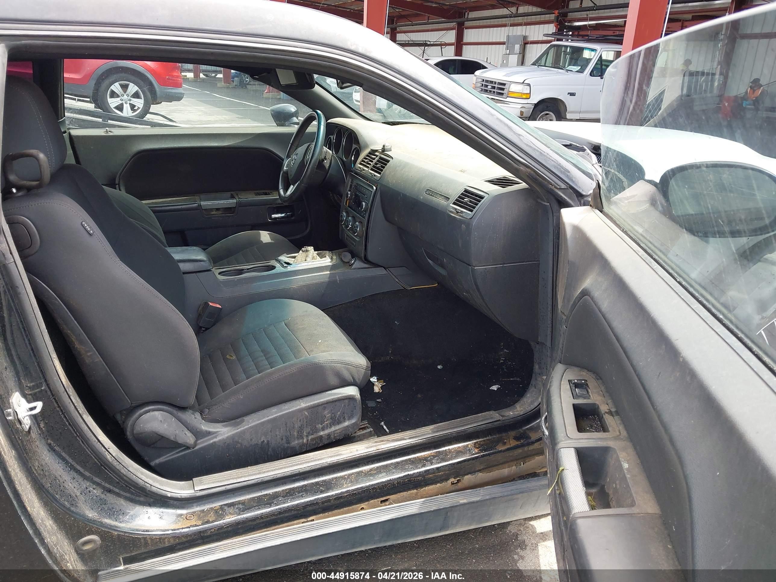 DODGE CHALLENGER image 5