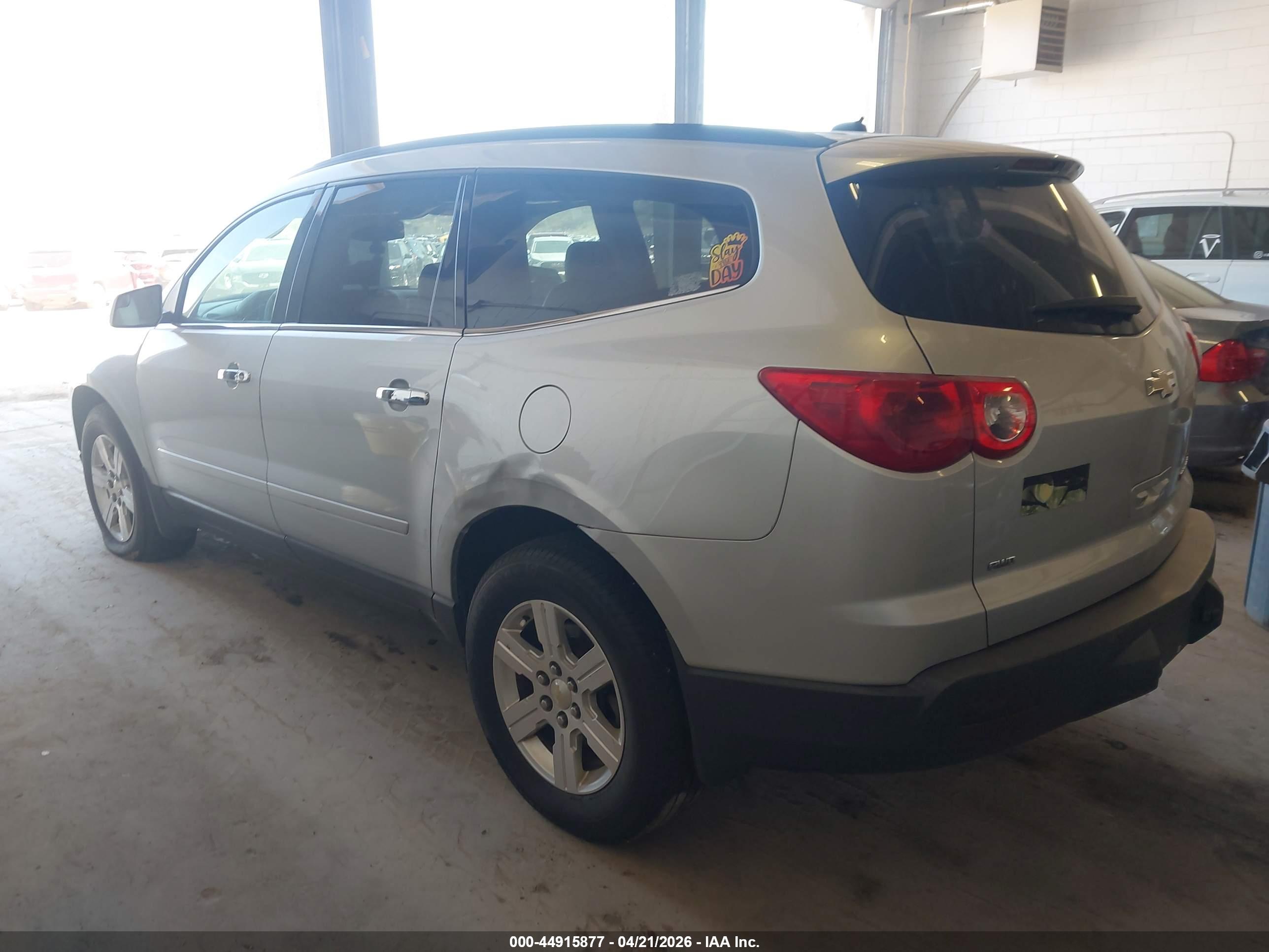 CHEVROLET TRAVERSE image 3