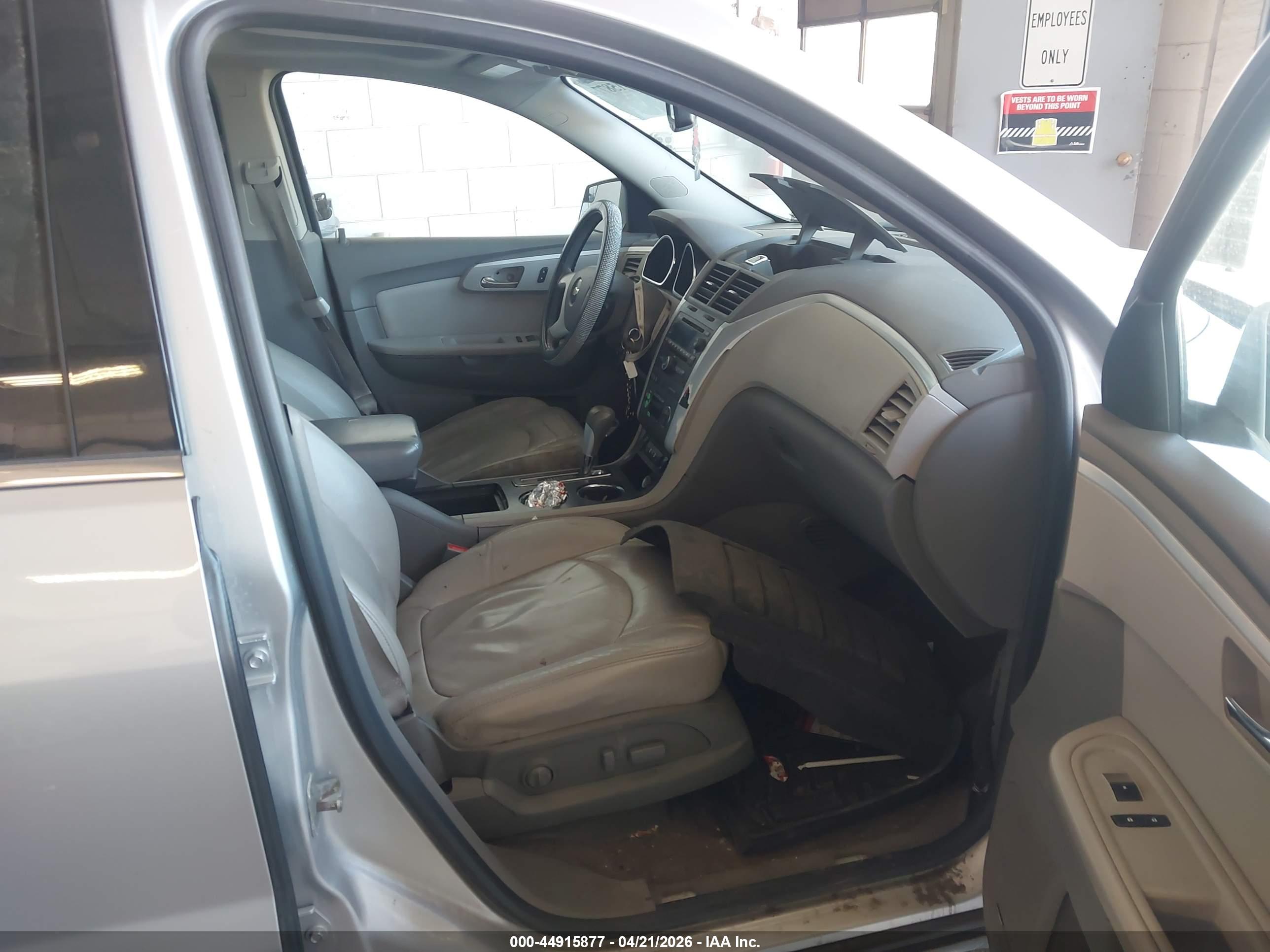 CHEVROLET TRAVERSE image 5
