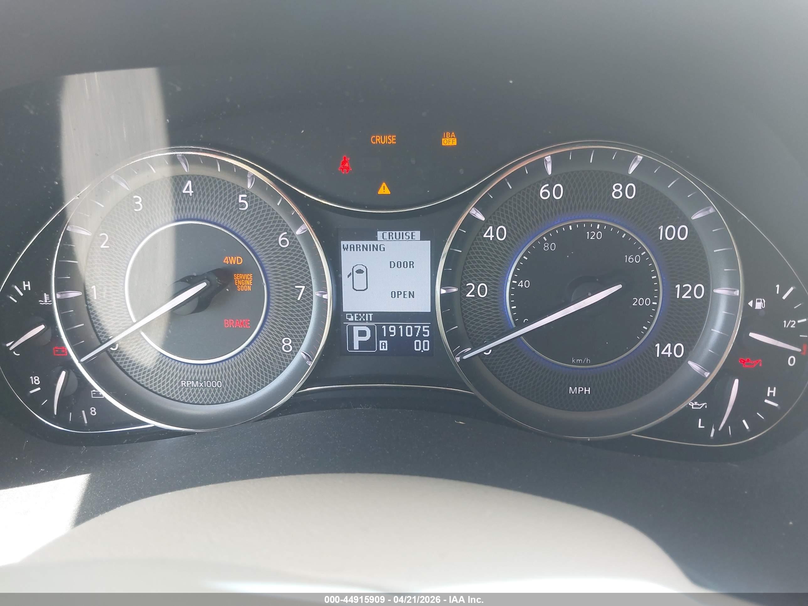 INFINITI QX56 image 7