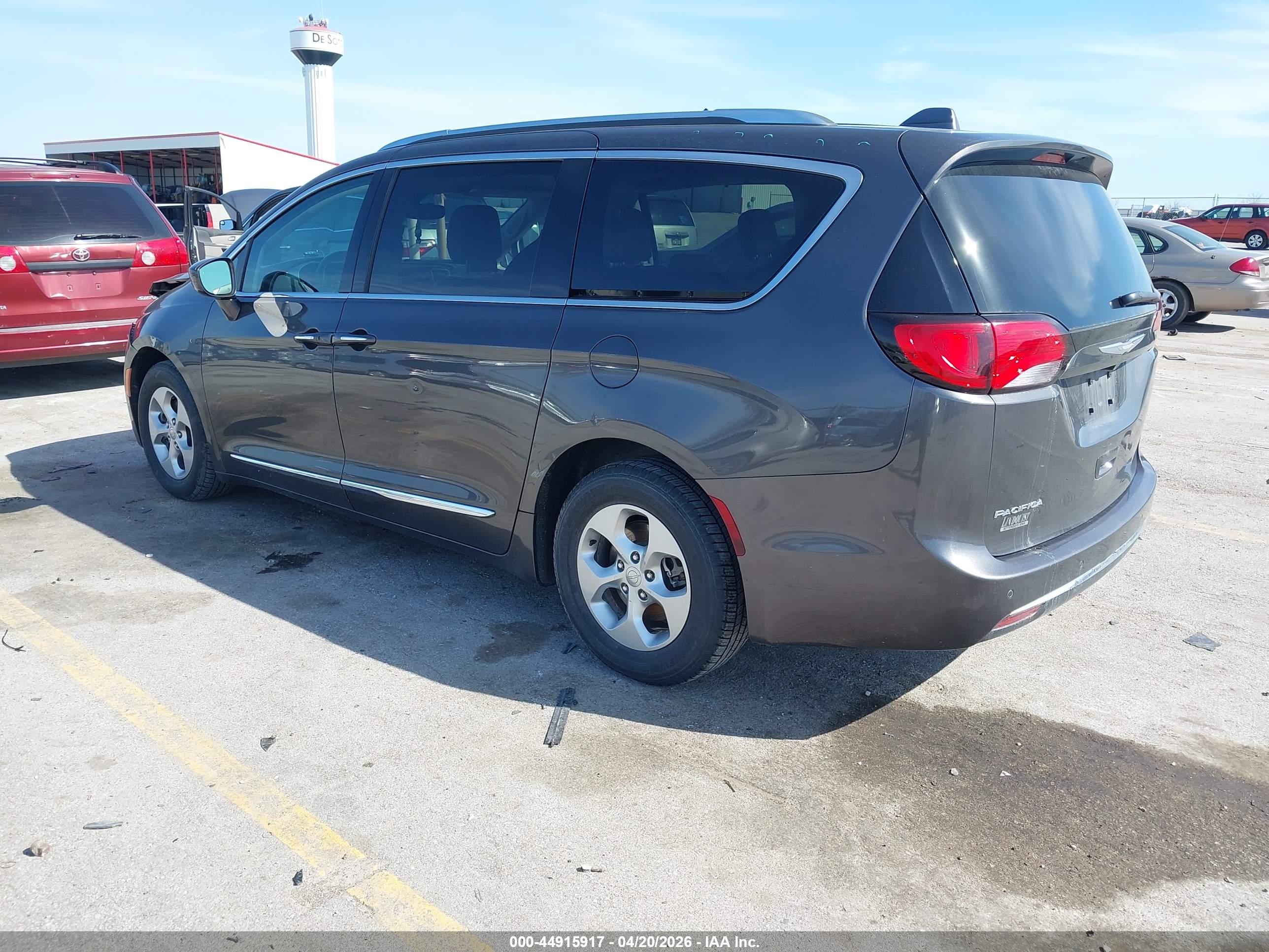 CHRYSLER PACIFICA image 3