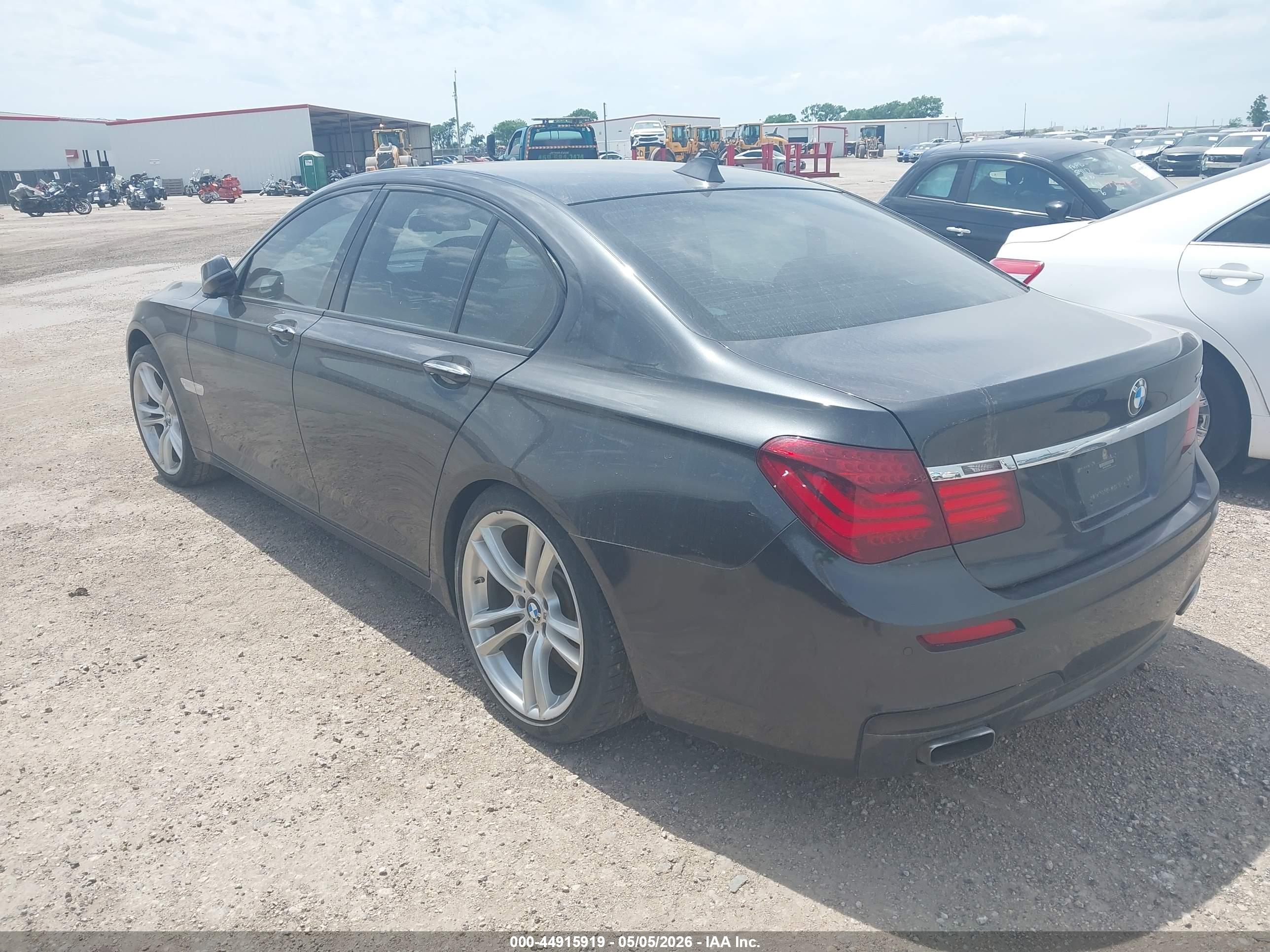 BMW 750I image 3