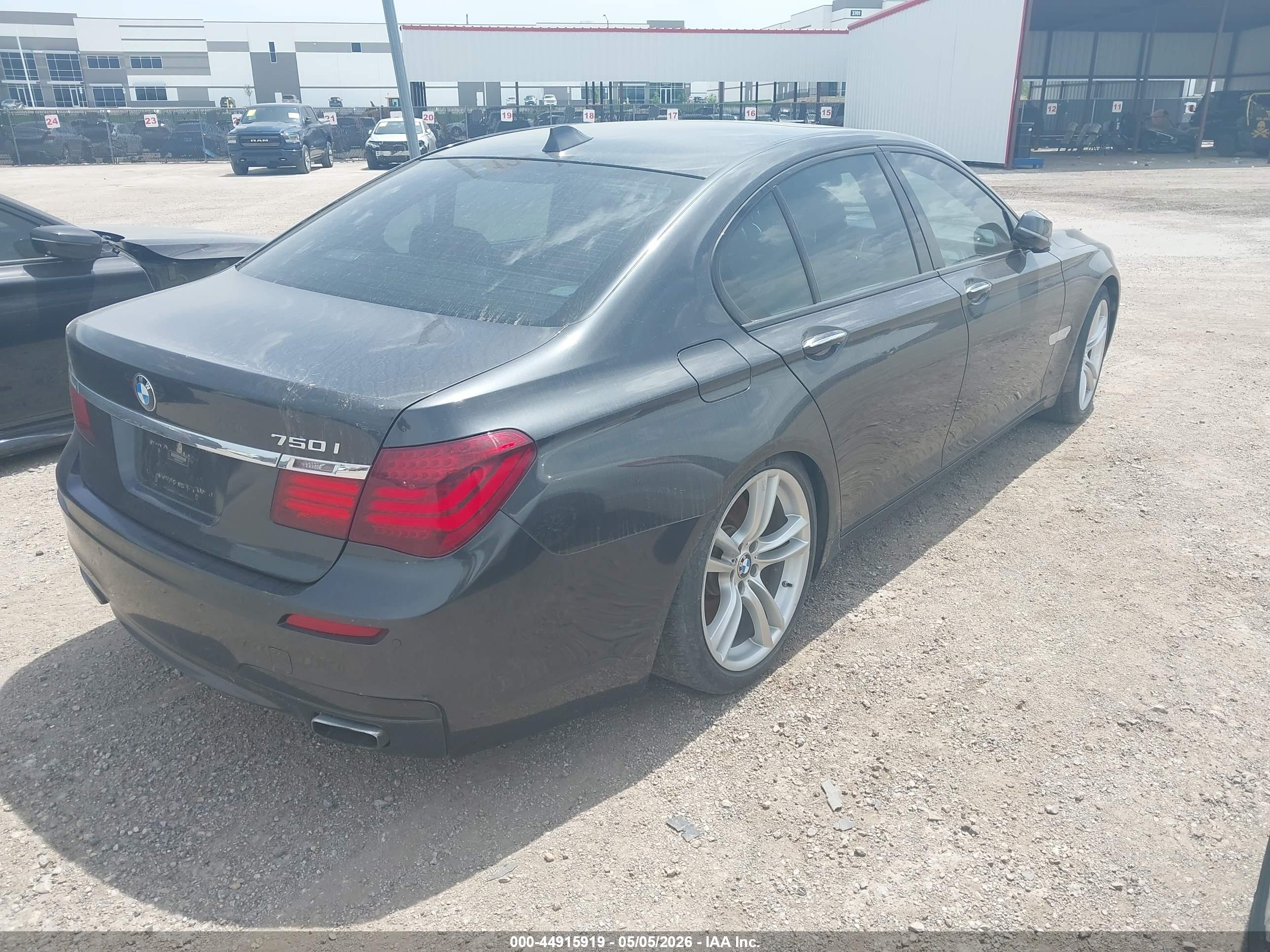 BMW 750I image 4