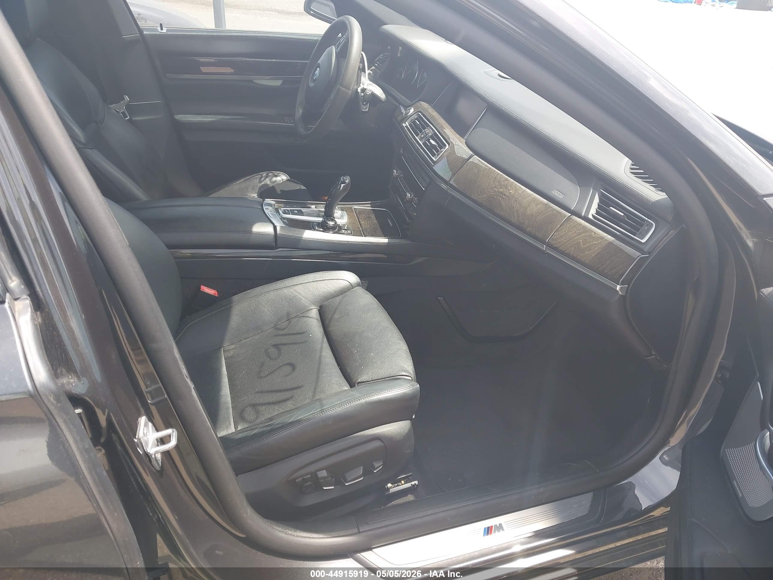 BMW 750I image 5