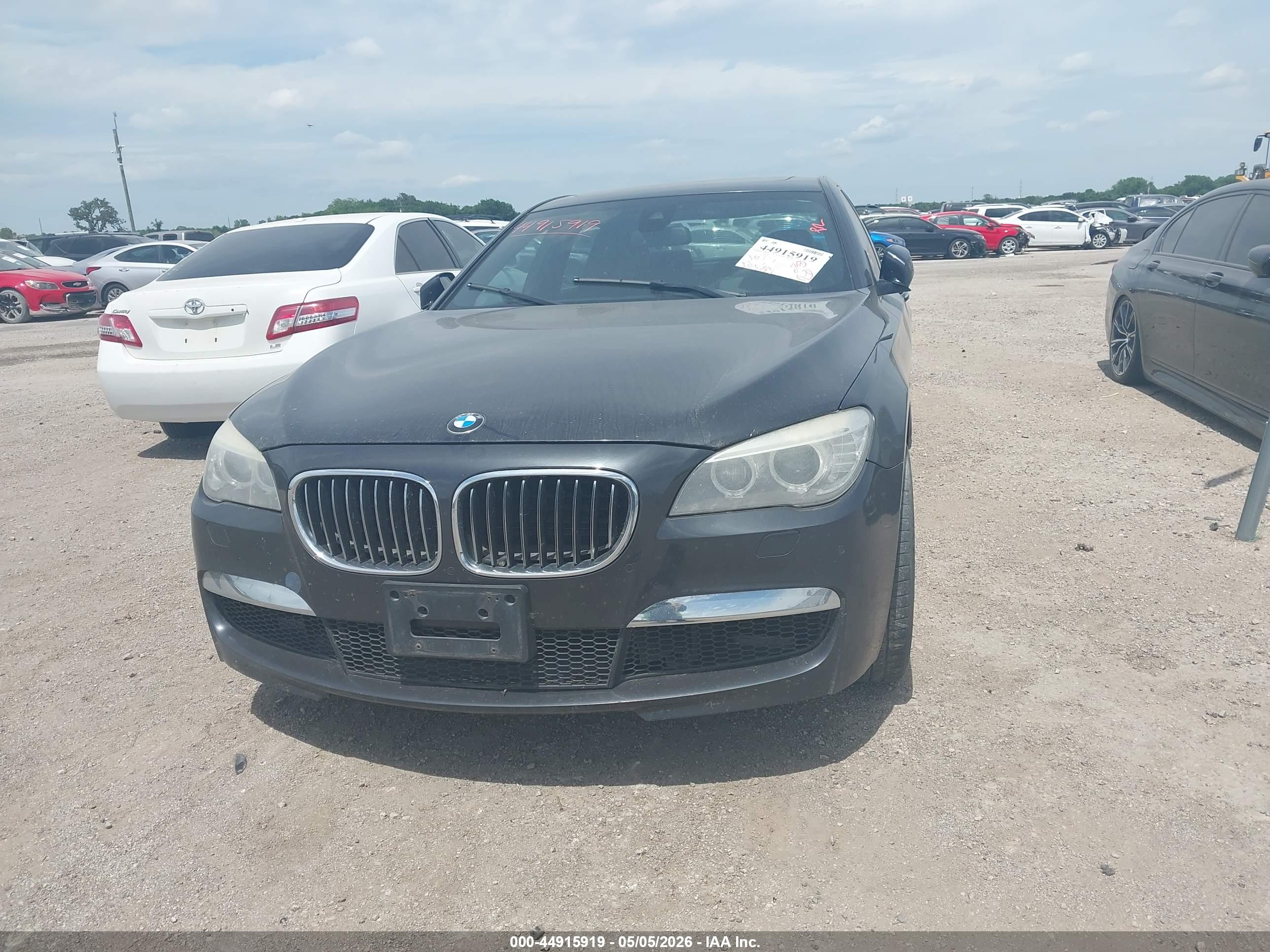 BMW 750I image 6