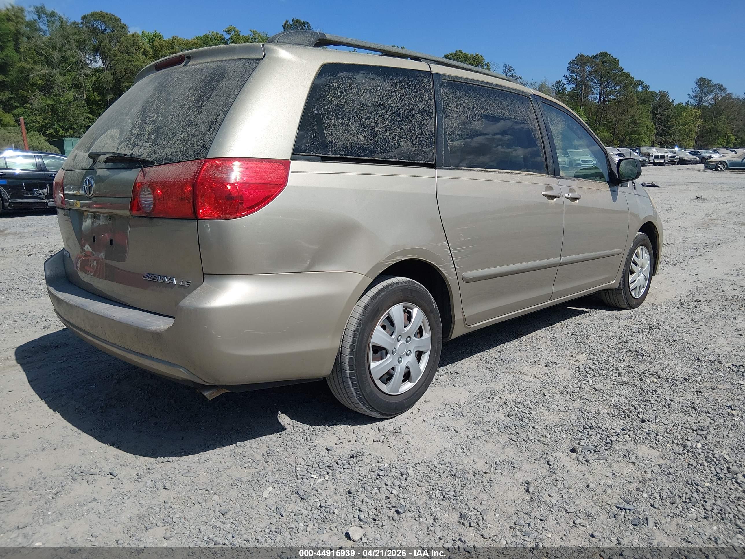 TOYOTA SIENNA image 4