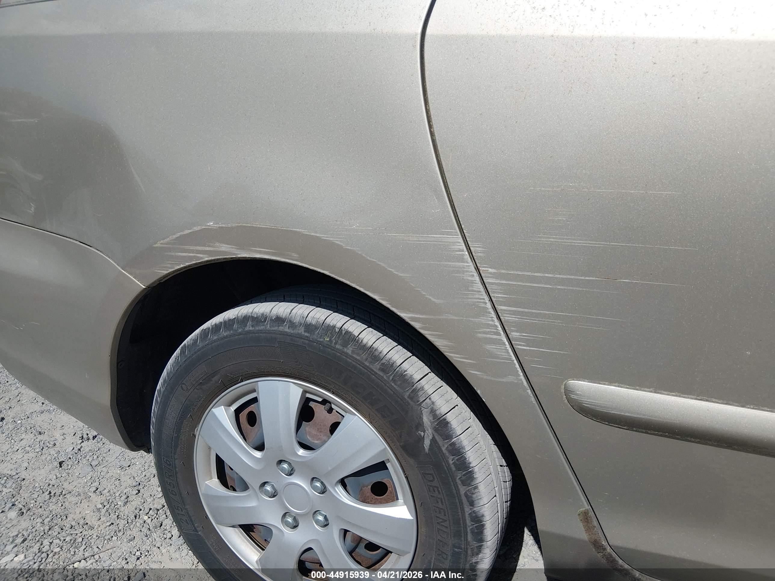 TOYOTA SIENNA image 6