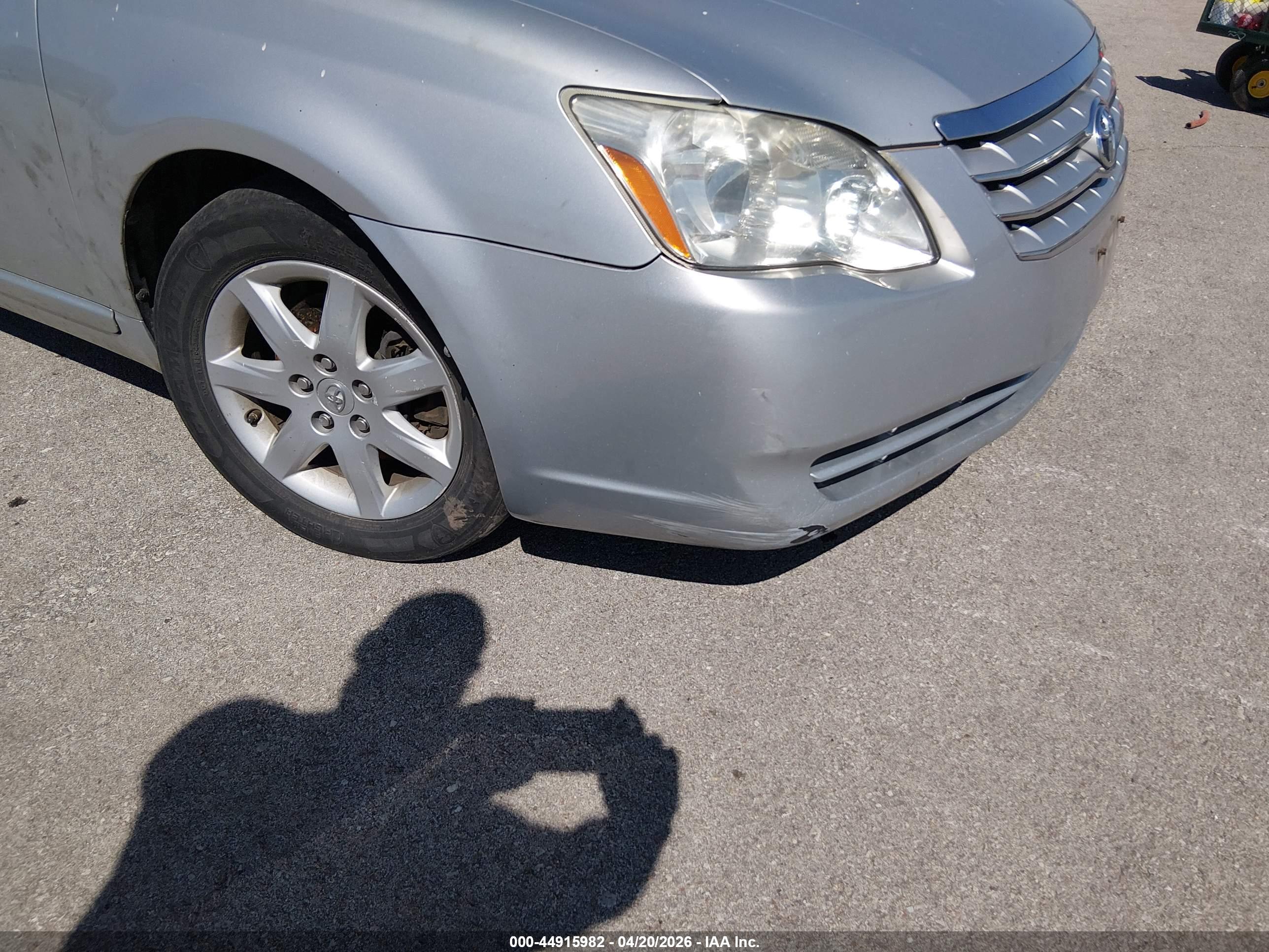 TOYOTA AVALON image 6