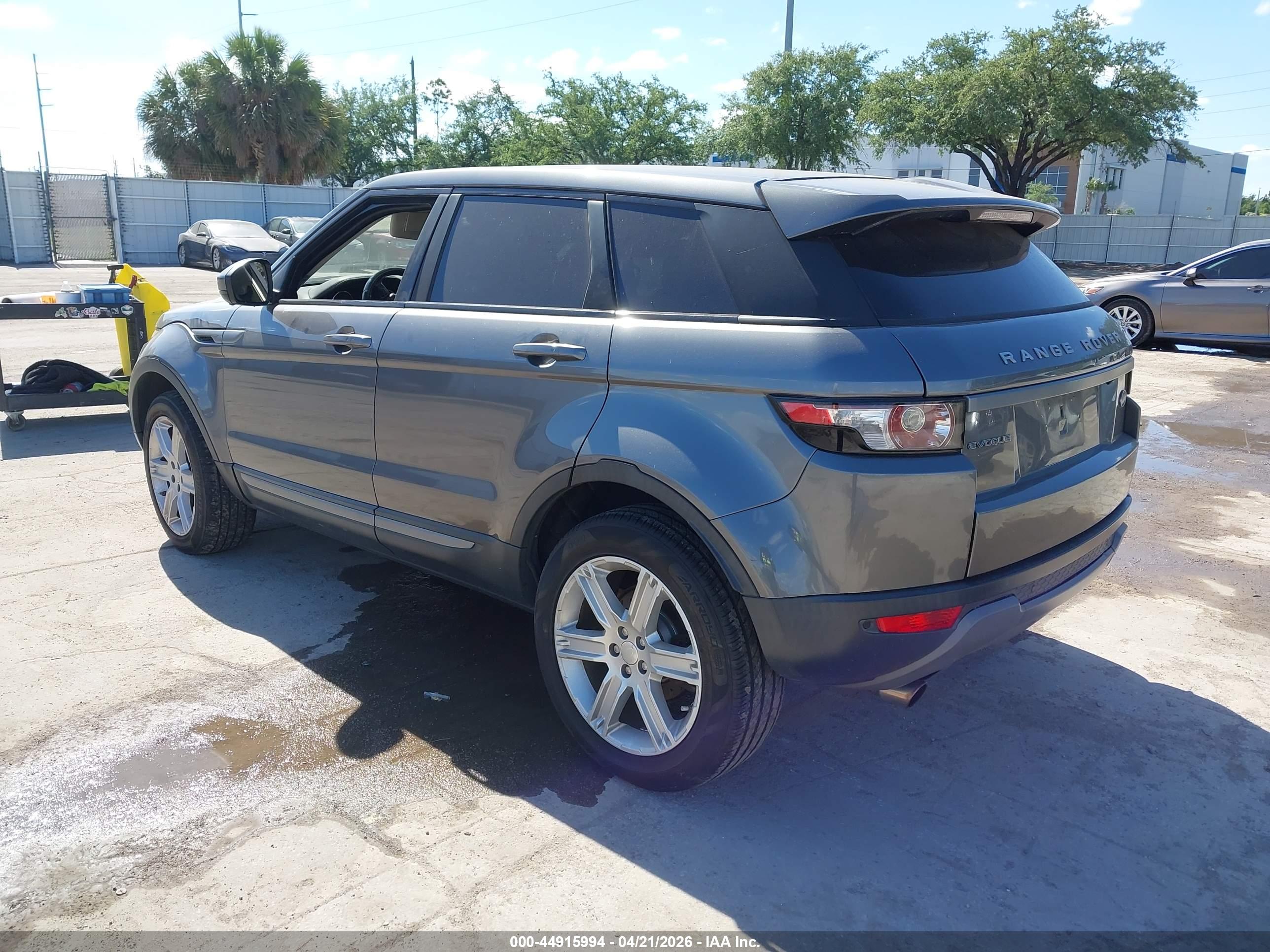 LAND ROVER image 3