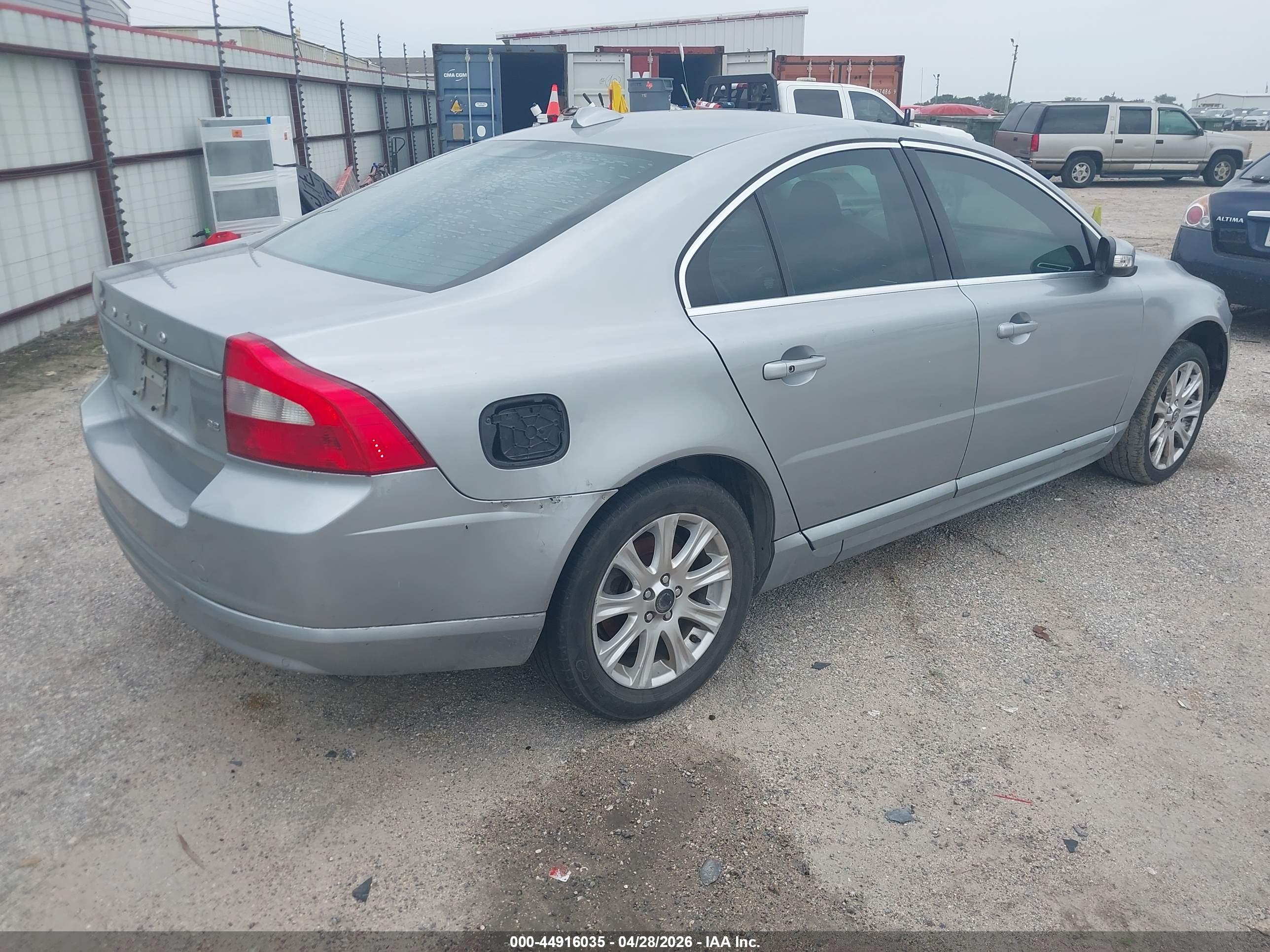 VOLVO S80 image 4