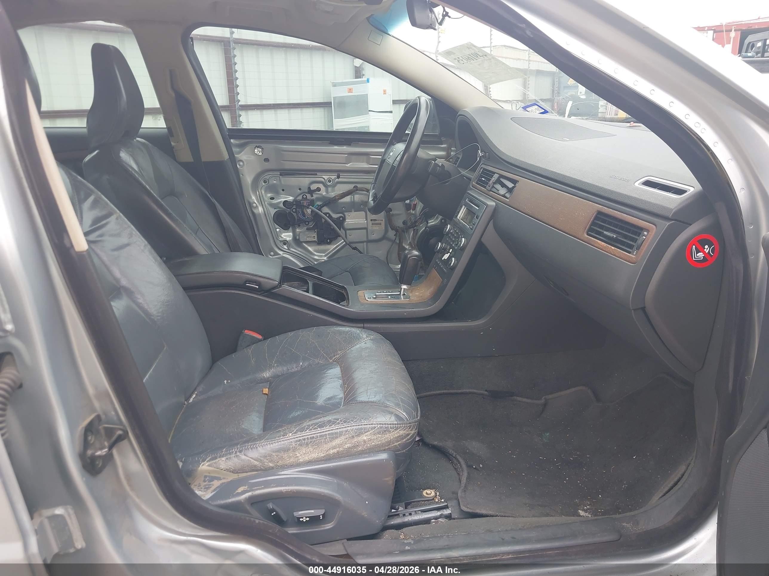 VOLVO S80 image 5