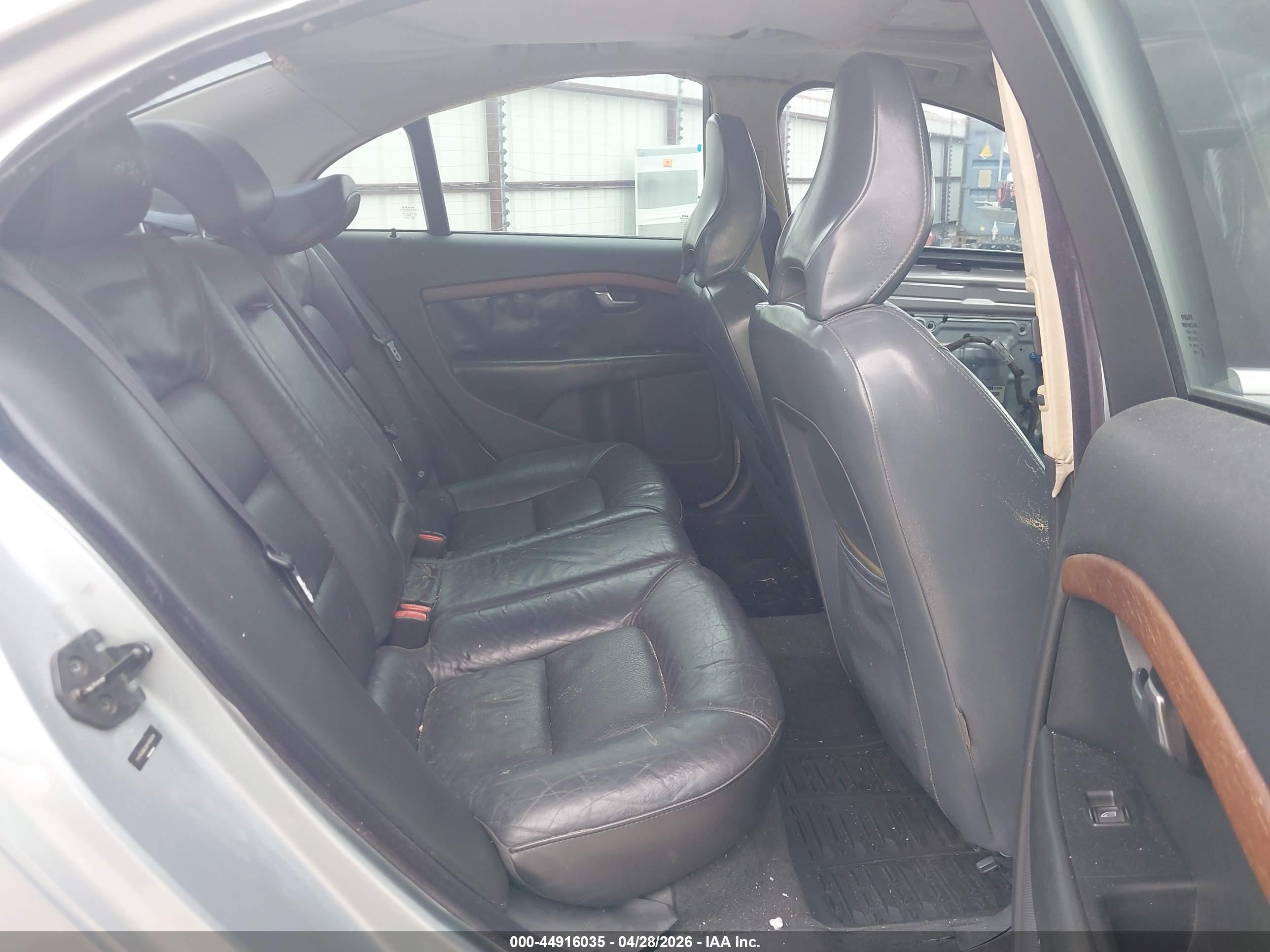 VOLVO S80 image 8