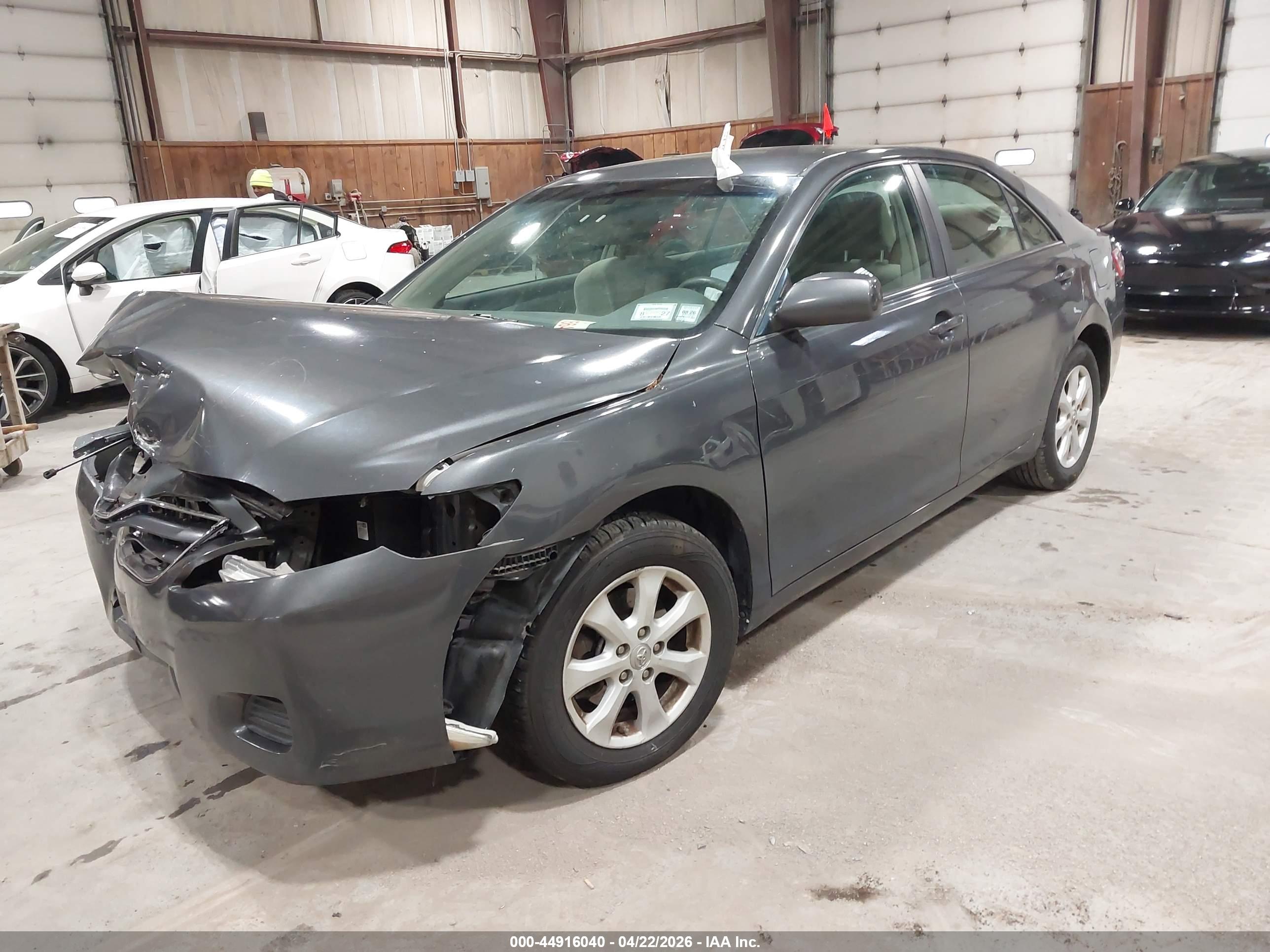 TOYOTA CAMRY image 2