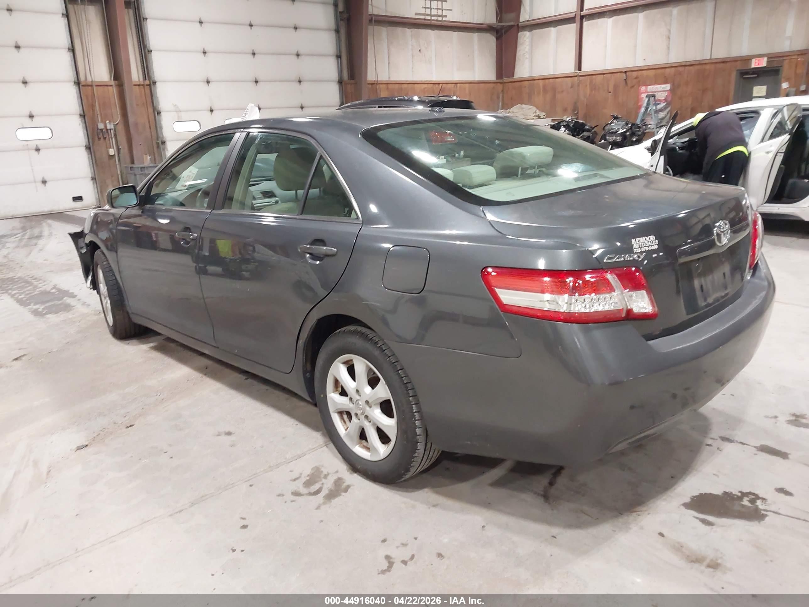 TOYOTA CAMRY image 3
