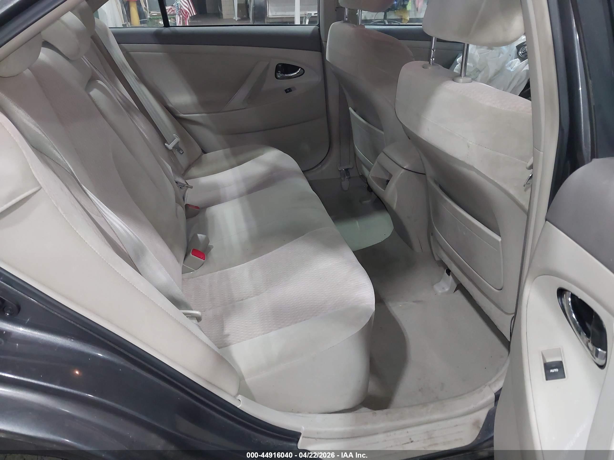 TOYOTA CAMRY image 8