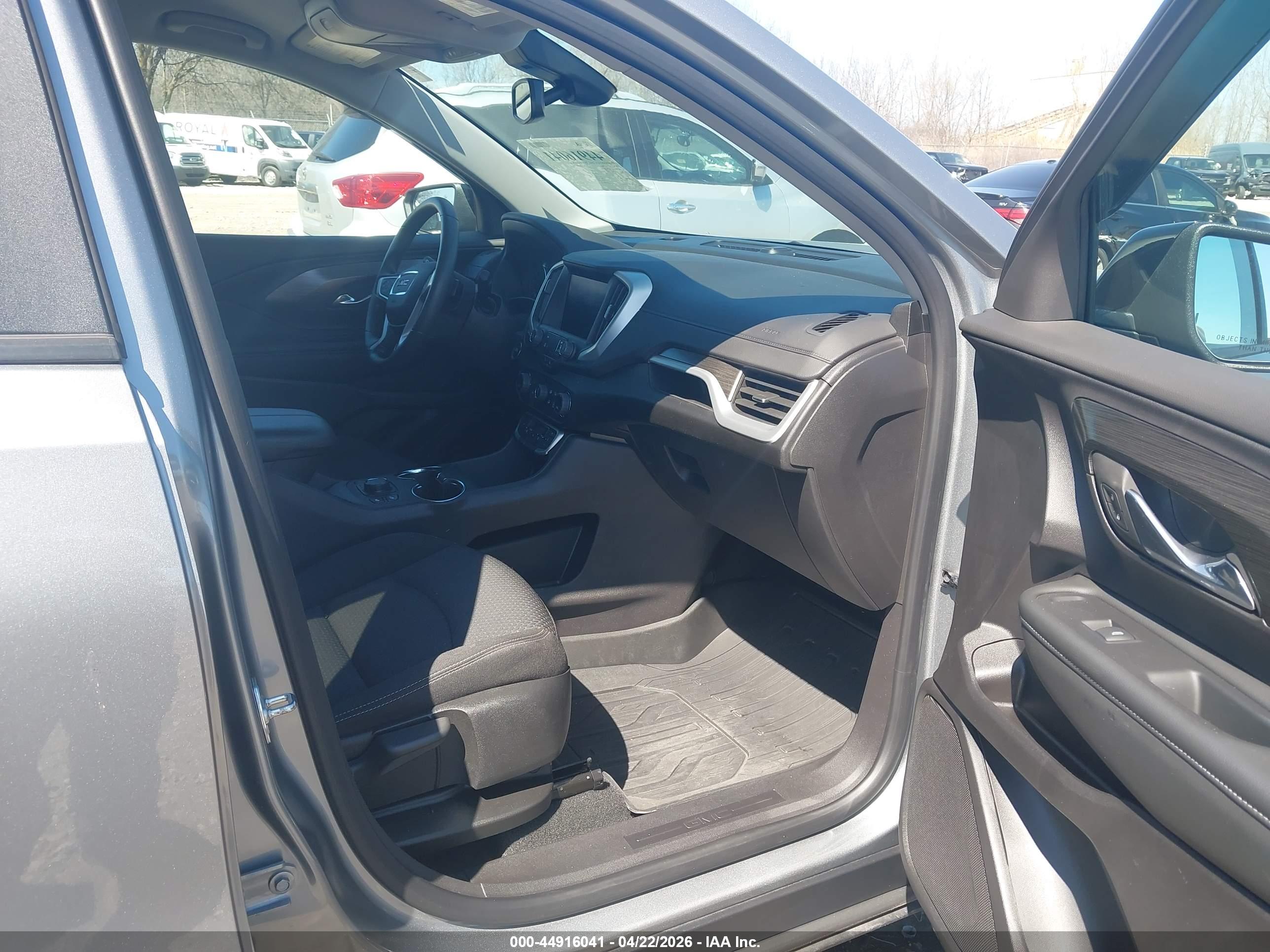 GMC TERRAIN image 5