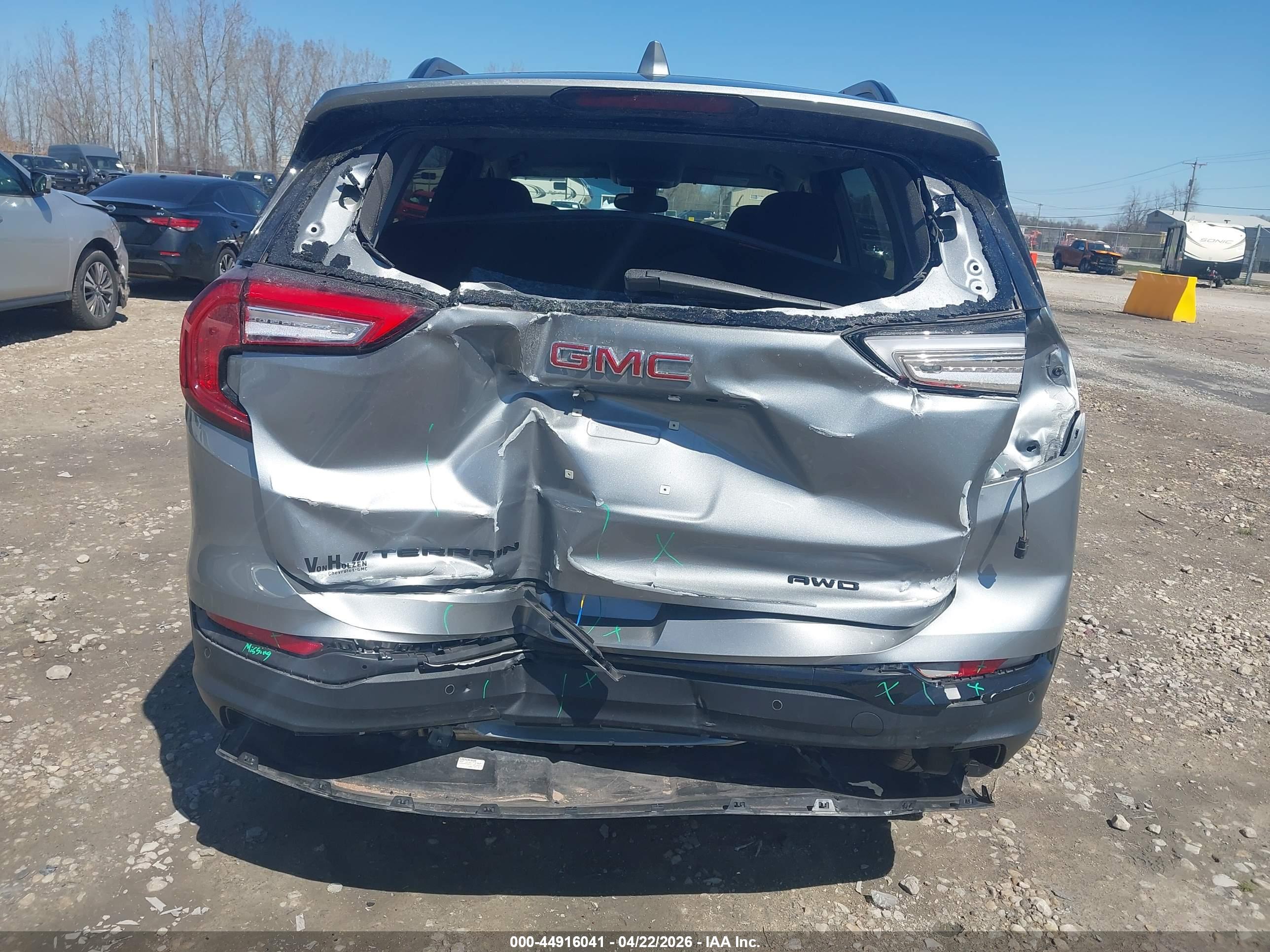 GMC TERRAIN image 6