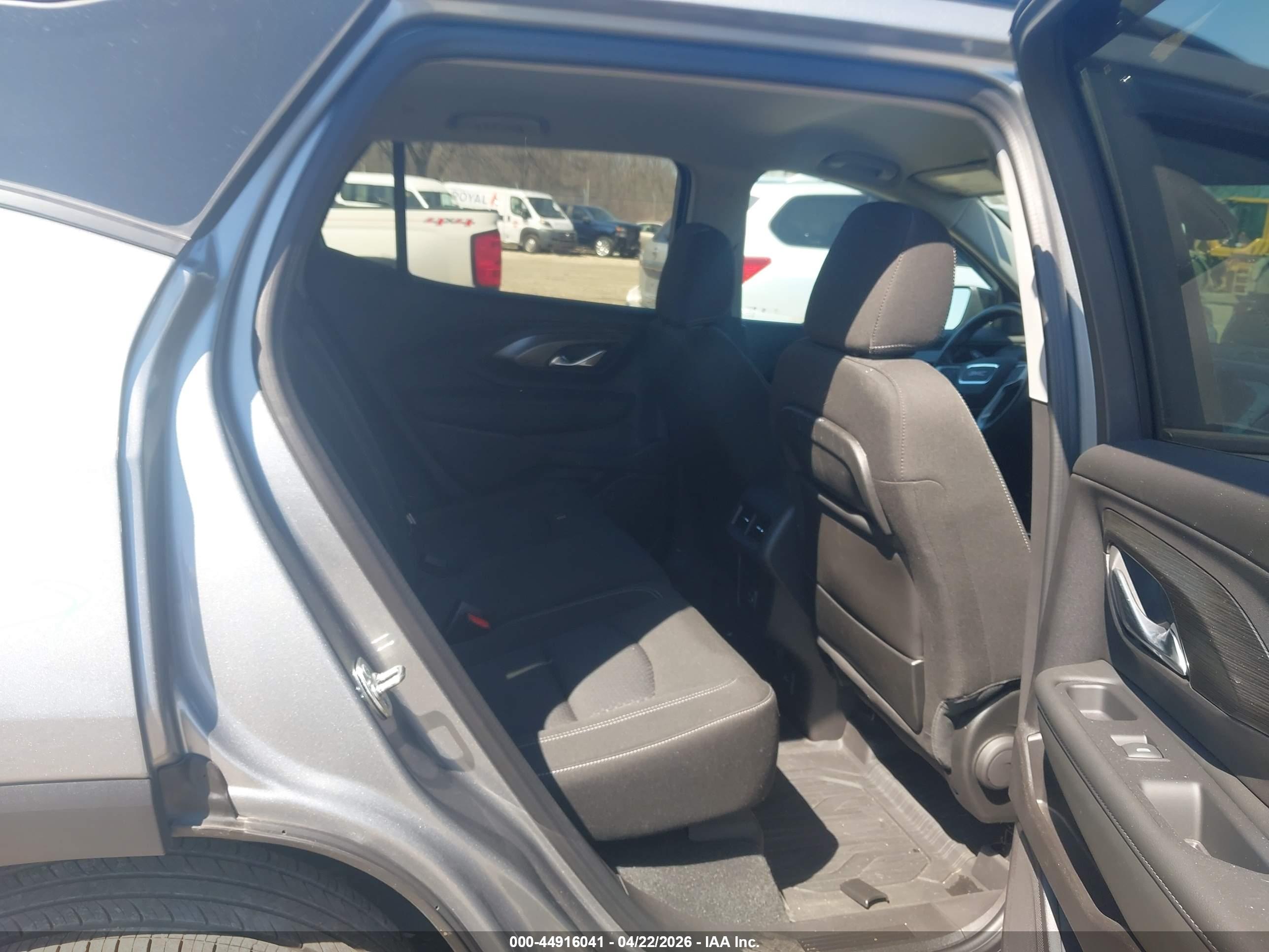 GMC TERRAIN image 8