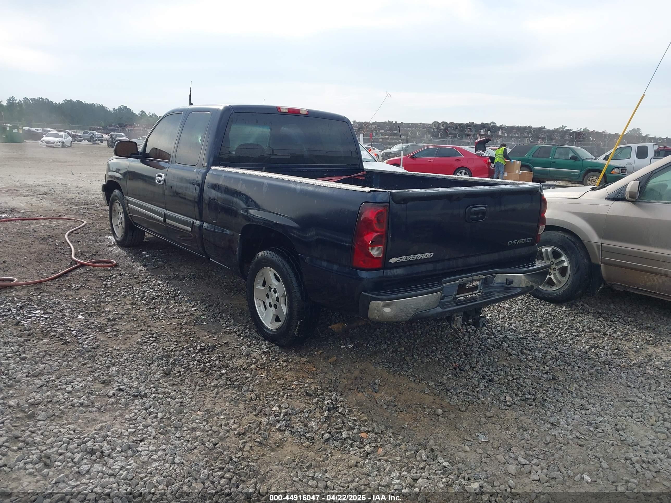 CHEVROLET SILVERADO image 3