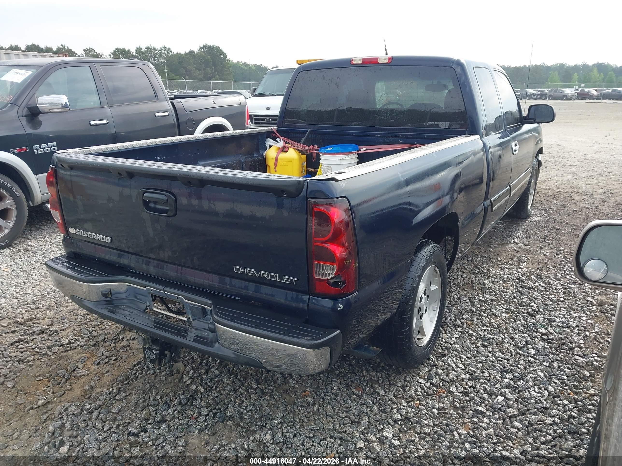CHEVROLET SILVERADO image 4