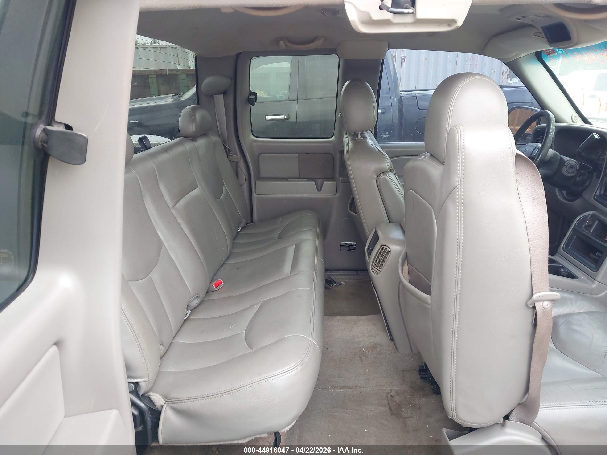 CHEVROLET SILVERADO image 8