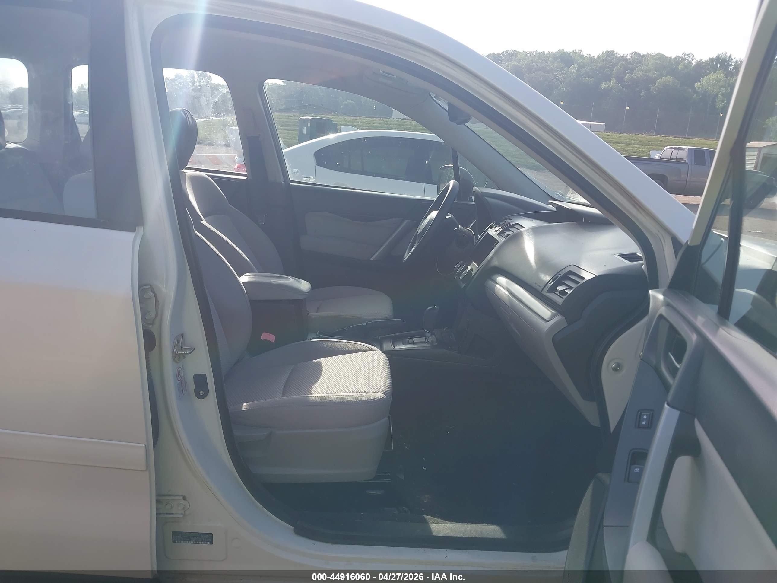 SUBARU FORESTER image 5